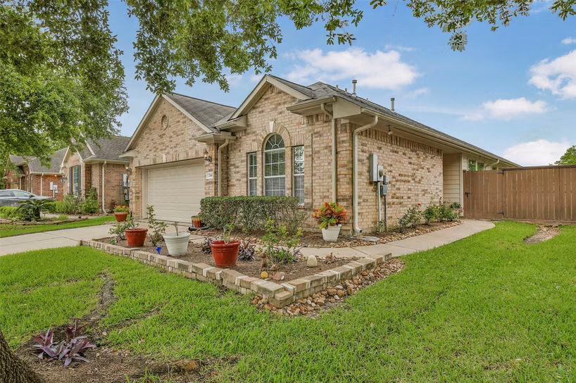 Photo of 2310 Messina Drive, Pearland, TX 77581