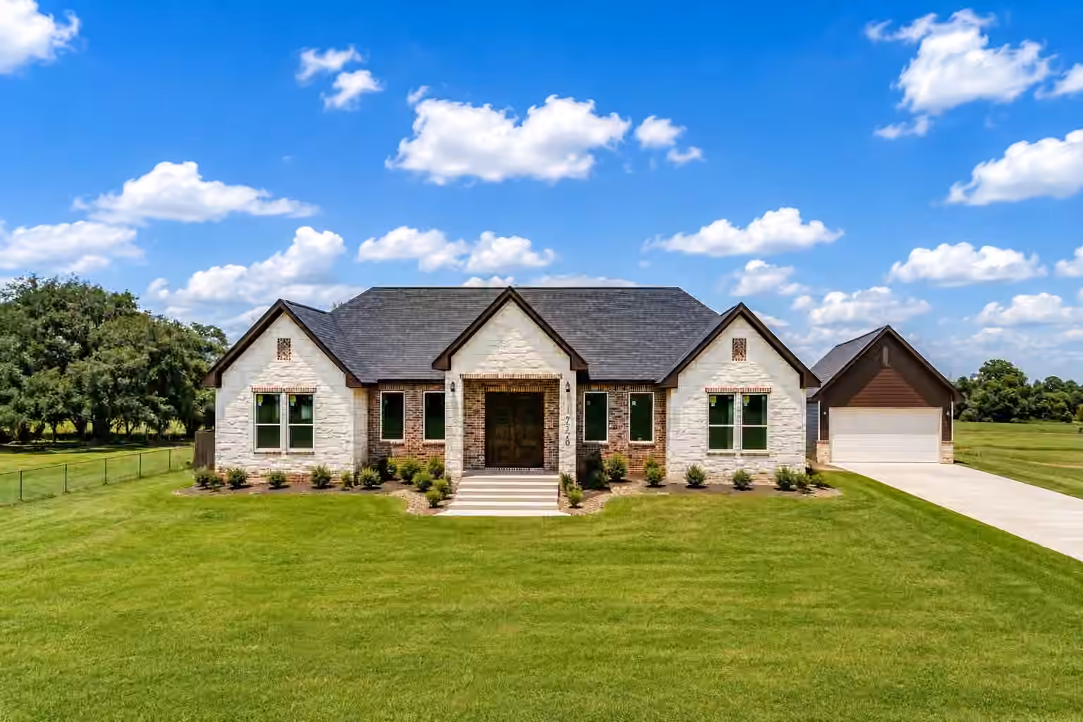 Photo of 1720 Flintlock Court, Angleton, TX