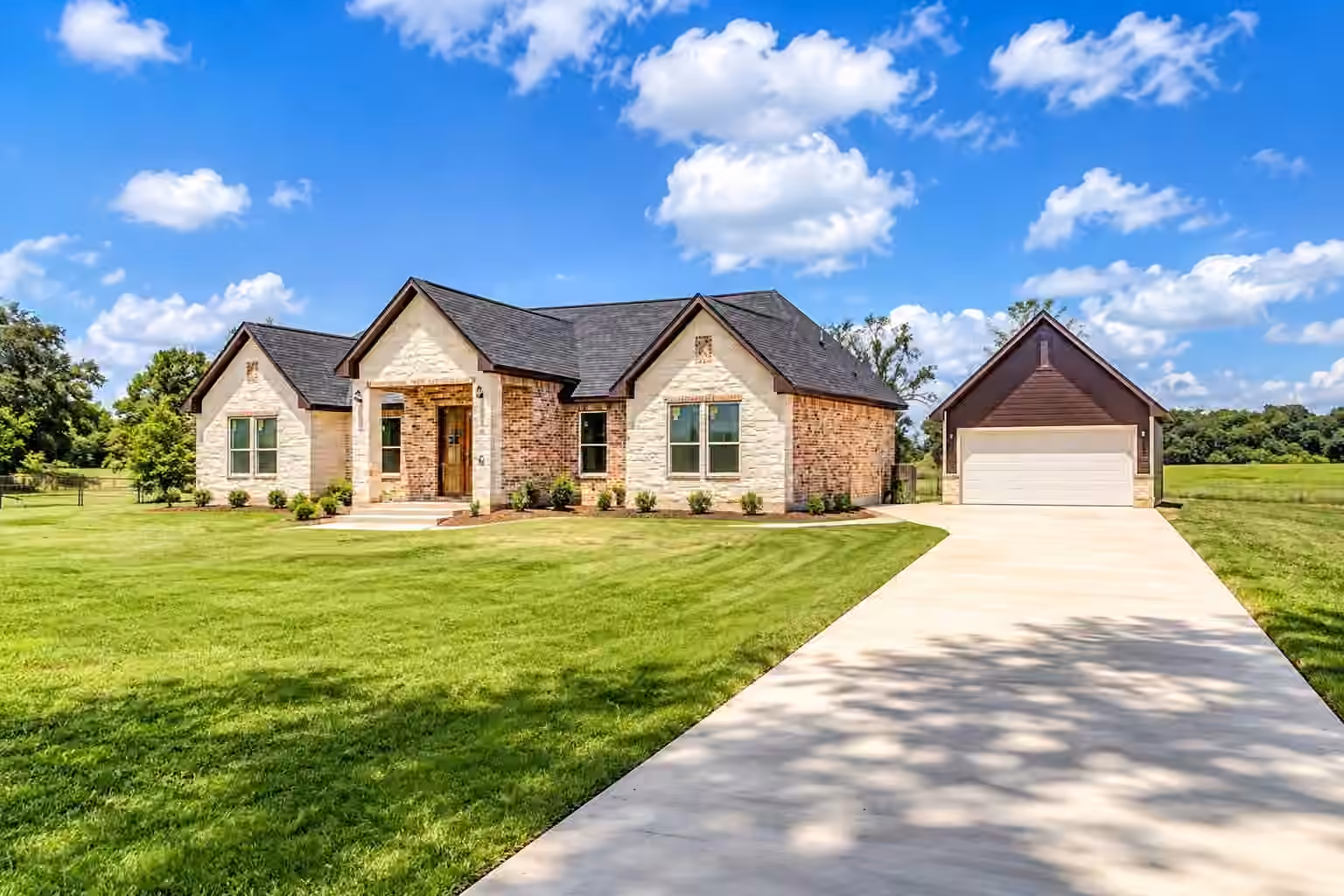 Photo 2 of 1720 Flintlock Court, Angleton, TX