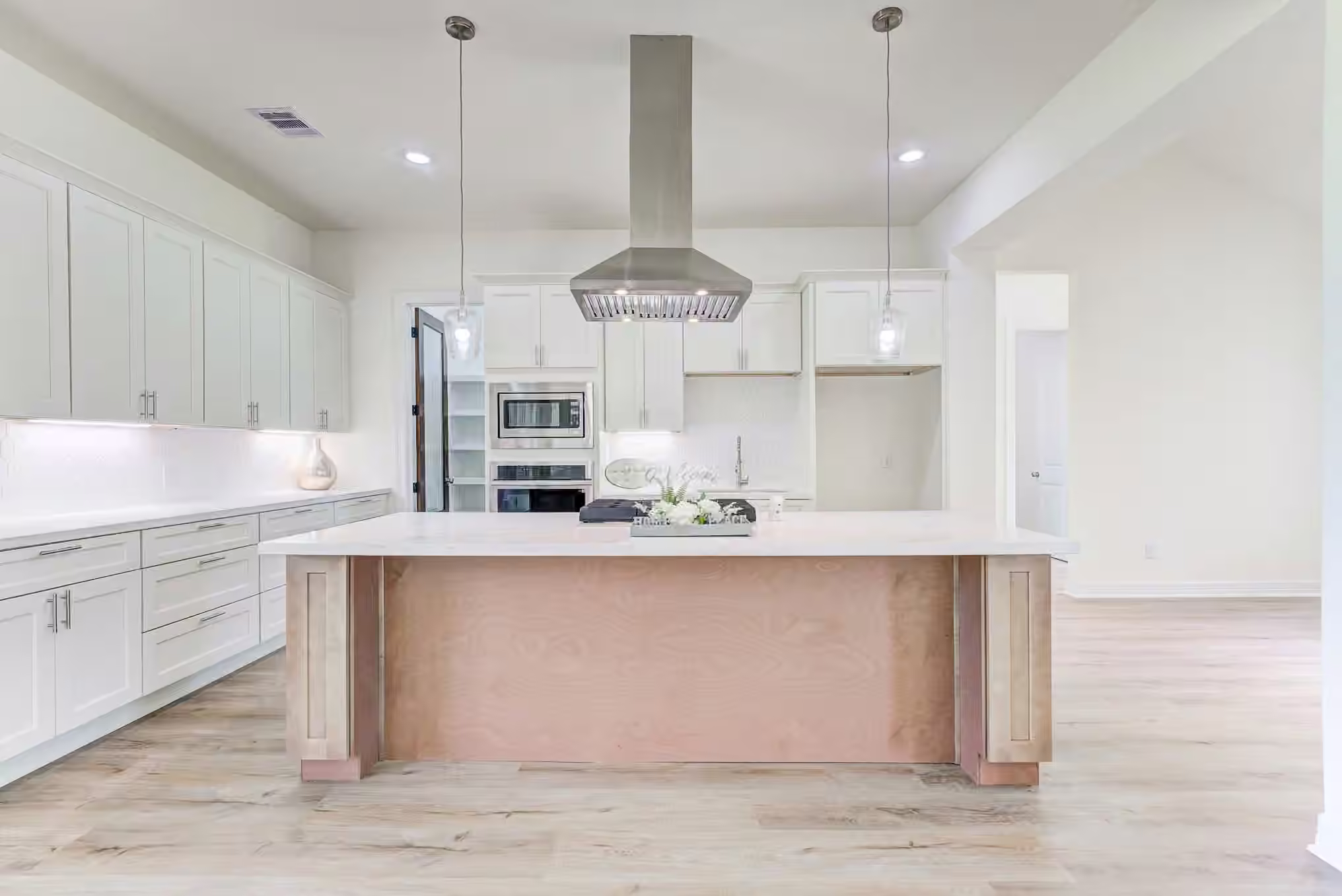 Photo 6 of 1720 Flintlock Court, Angleton, TX