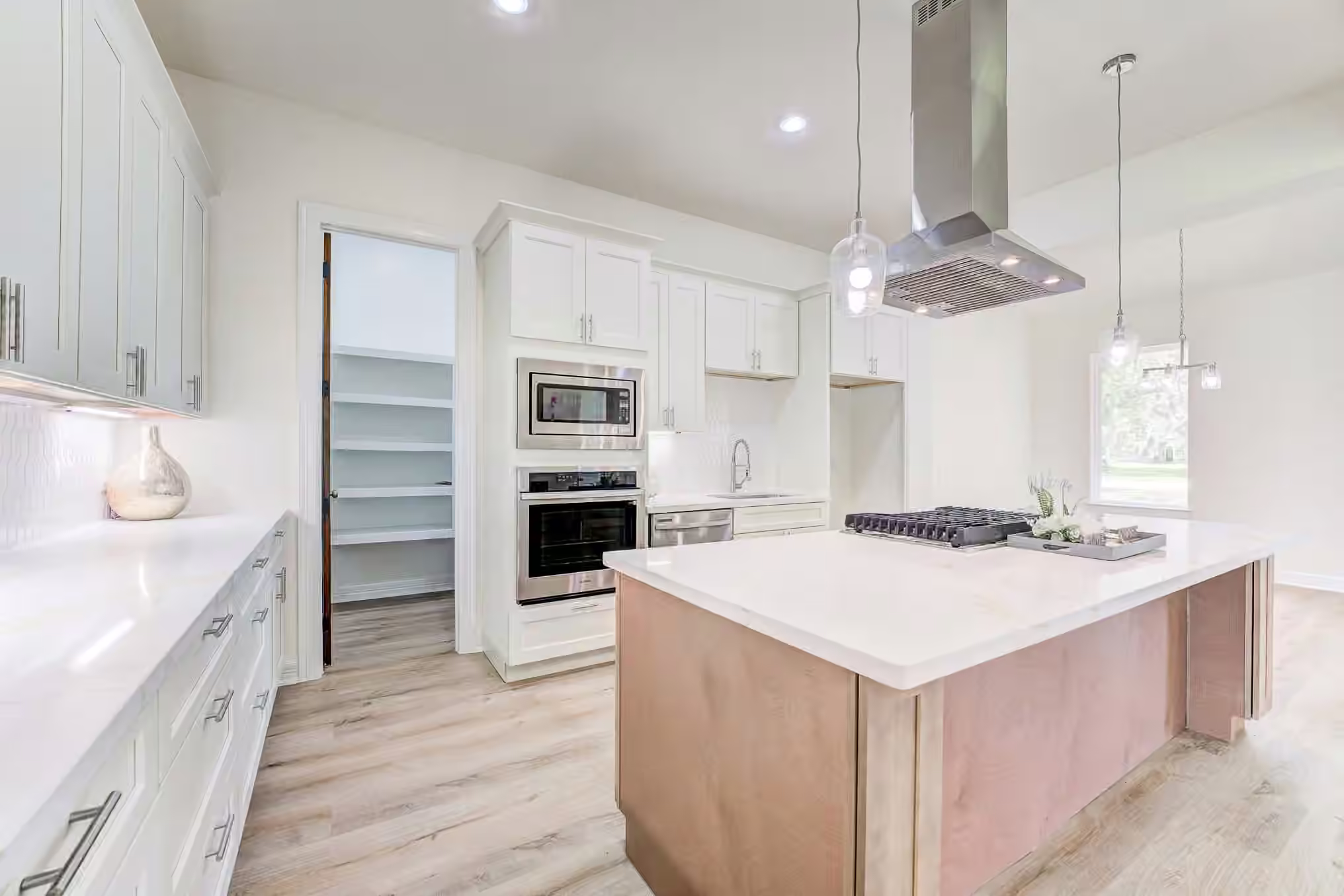 Photo 7 of 1720 Flintlock Court, Angleton, TX
