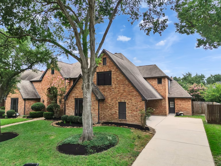 Photo 3 of 15906 Redwood Place Drive, Houston, TX