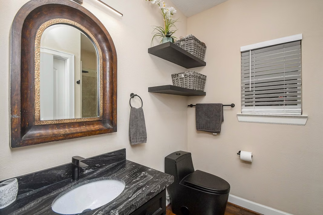 Photo 7 of 3322 Chenevert Street, Houston, TX