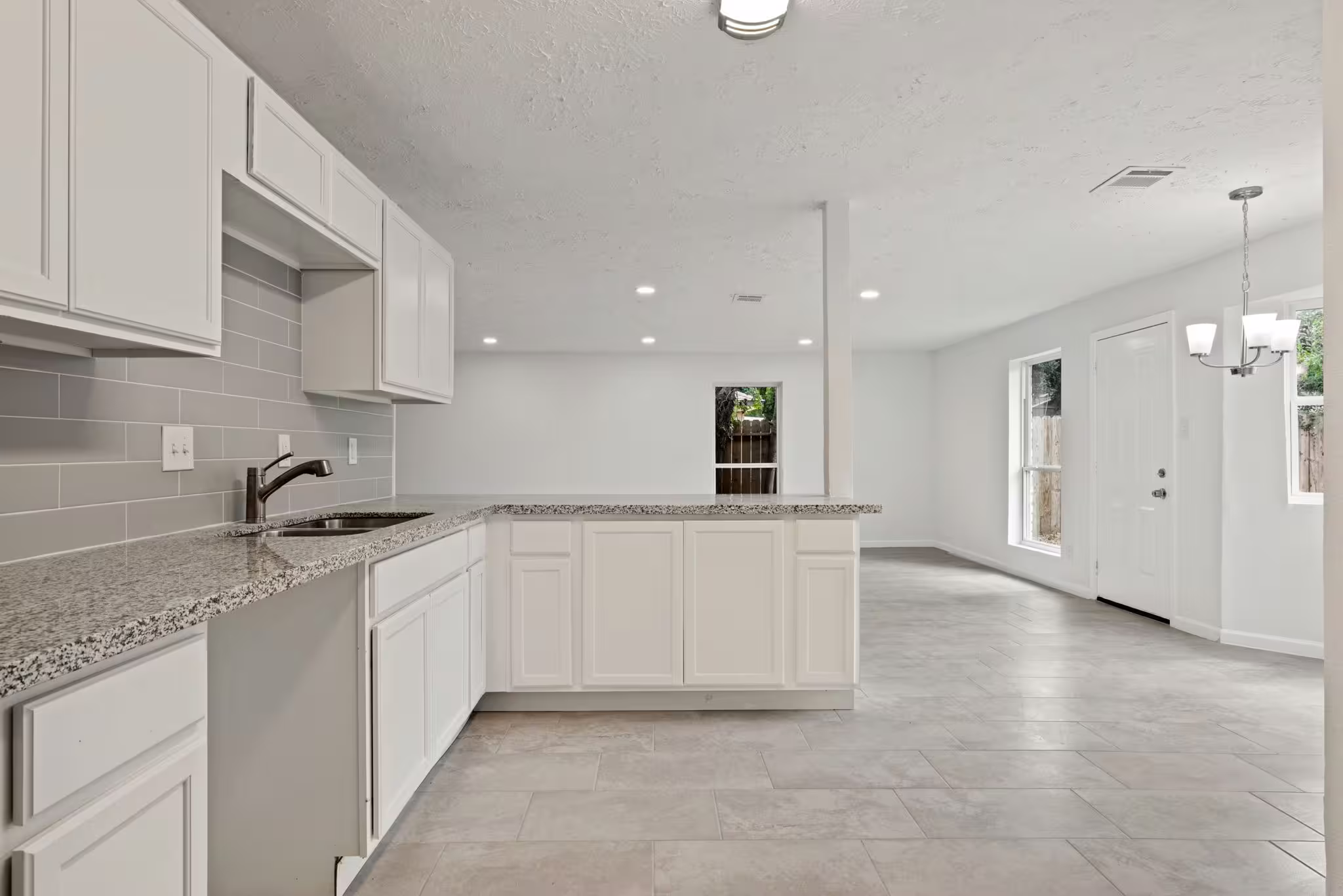 Photo 5 of 9423 Kristin Drive, Houston, TX