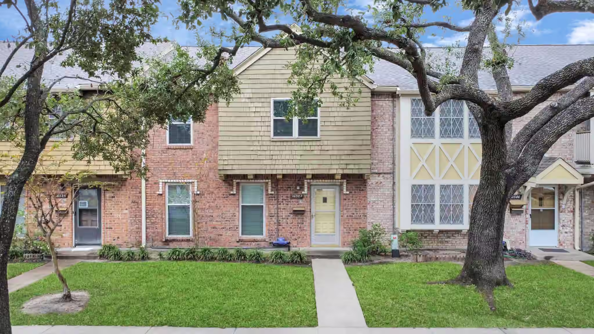 Photo 2 of 10382 Hammerly Boulevard, Houston, TX