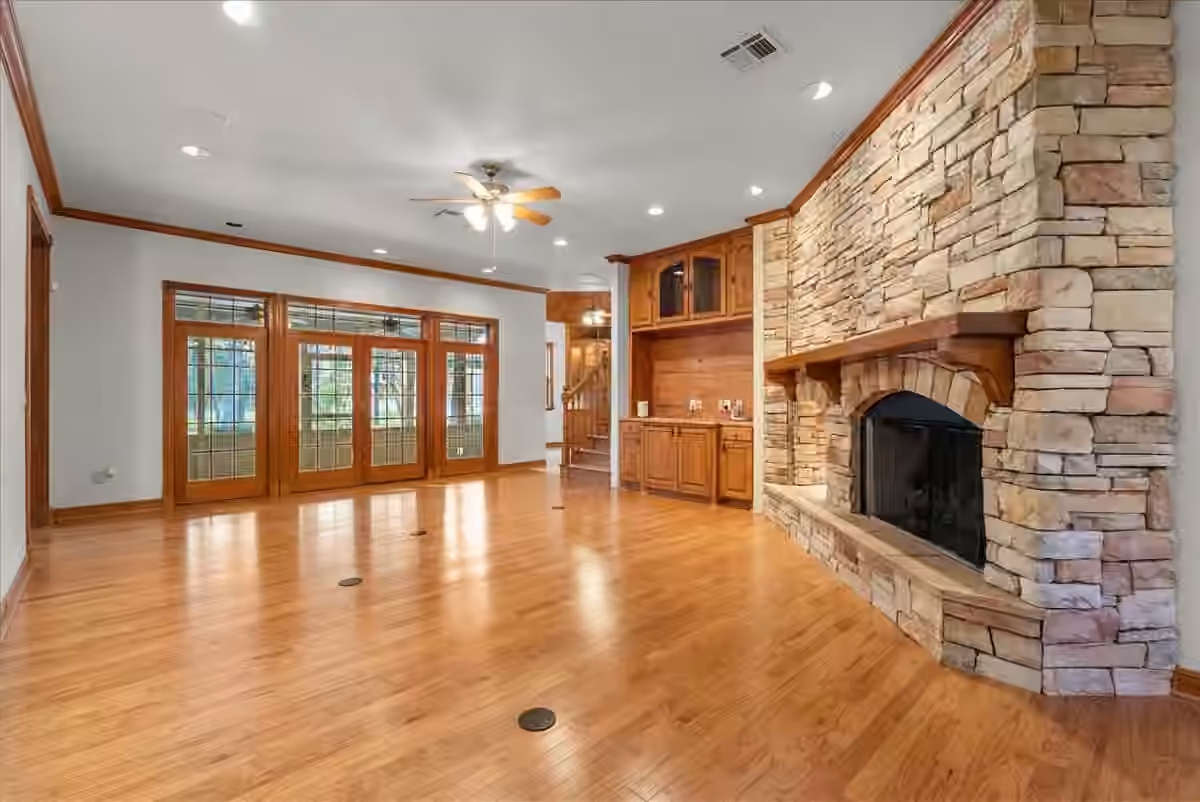 Photo 2 of 7306 Live Oak Circle, Alvin, TX