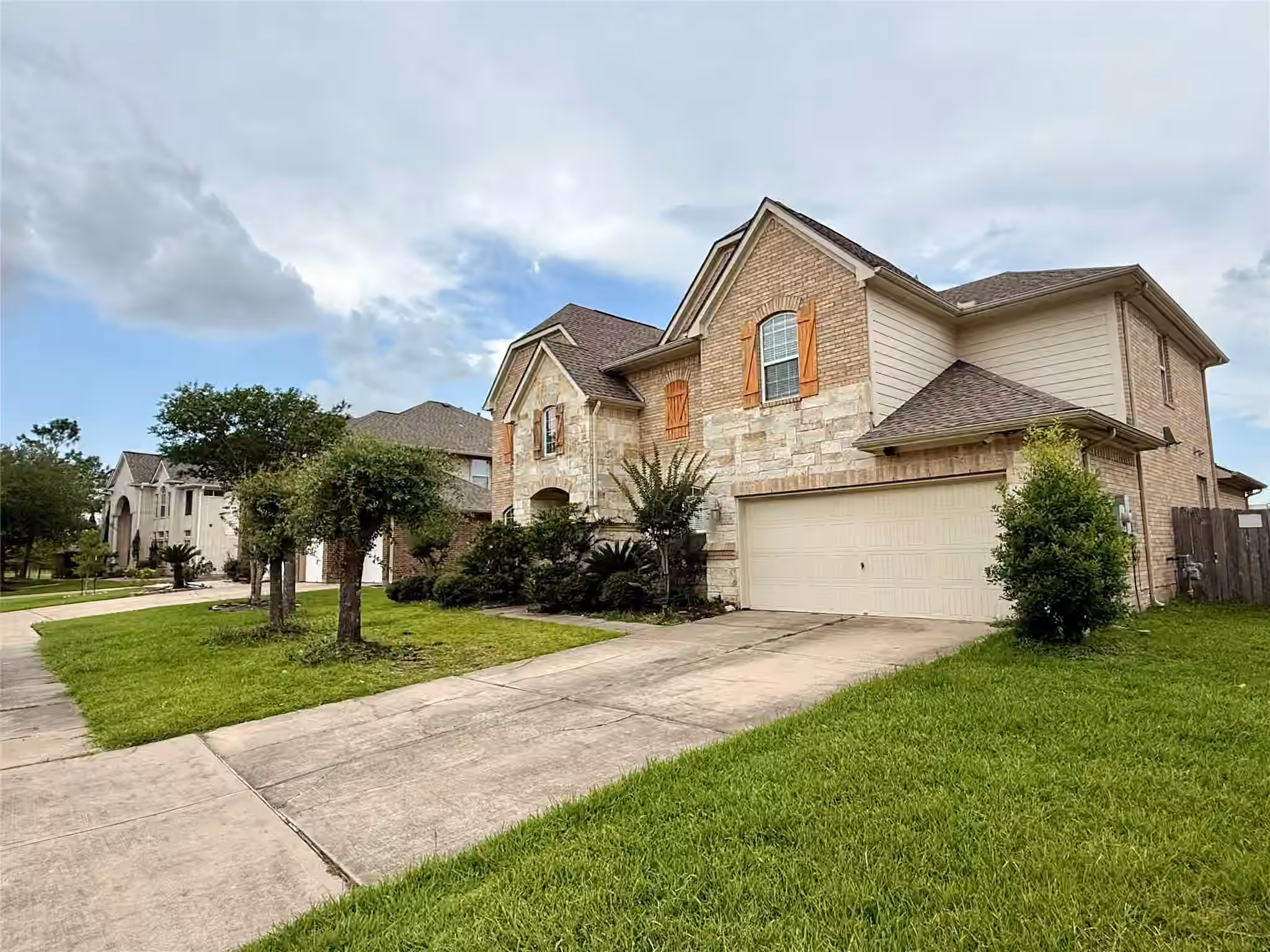 Photo 3 of 12503 PEPPERCREEK LN, Pearland, TX