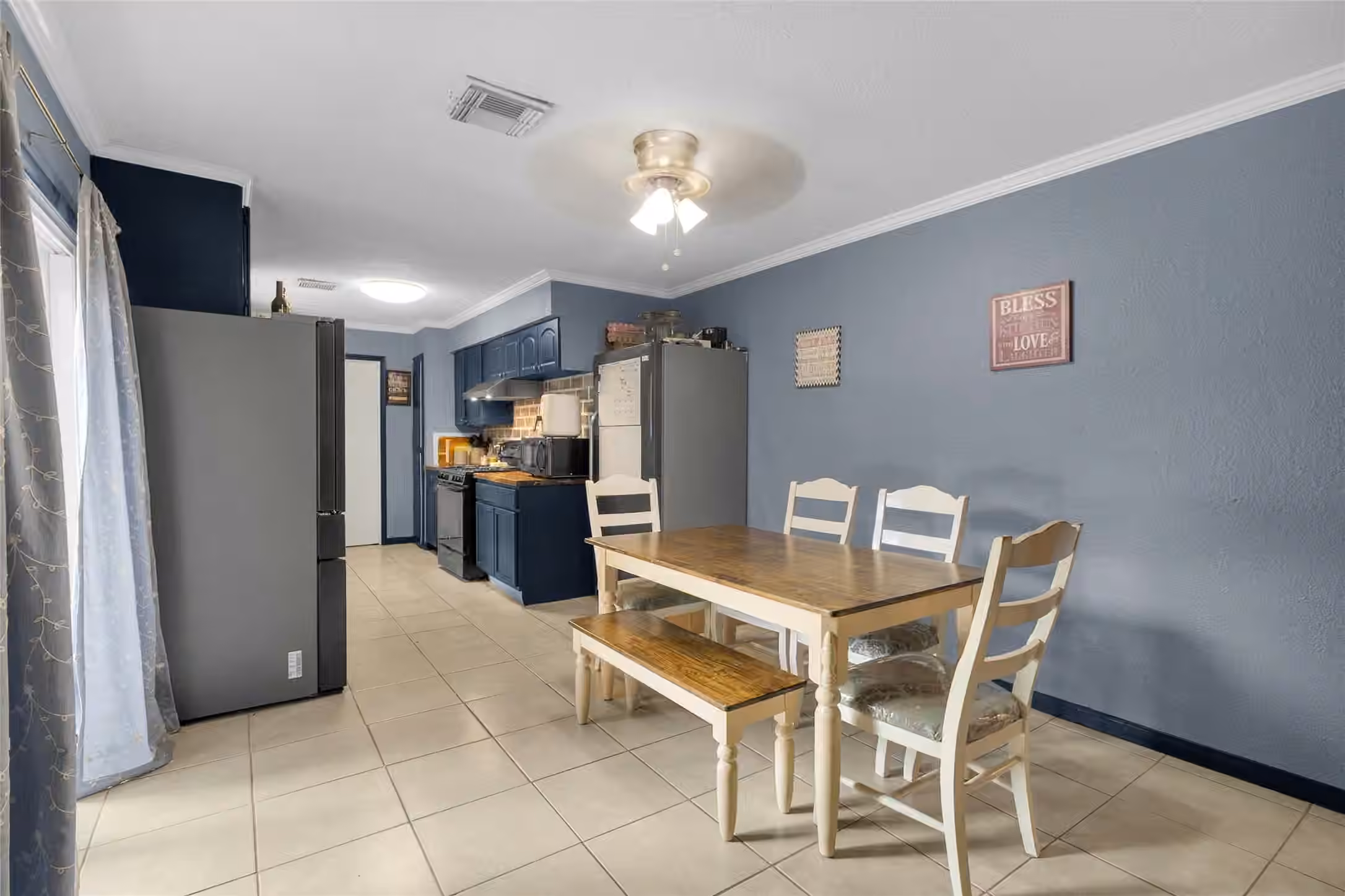 Photo 7 of 617 Catalpa Street, Angleton, TX