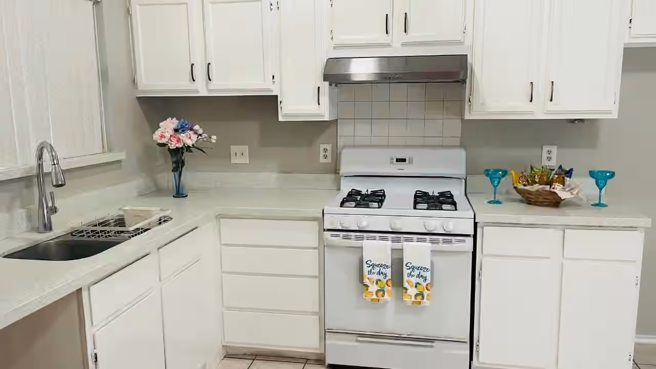 Photo 3 of 10070 Green Valley Lane, Houston, TX