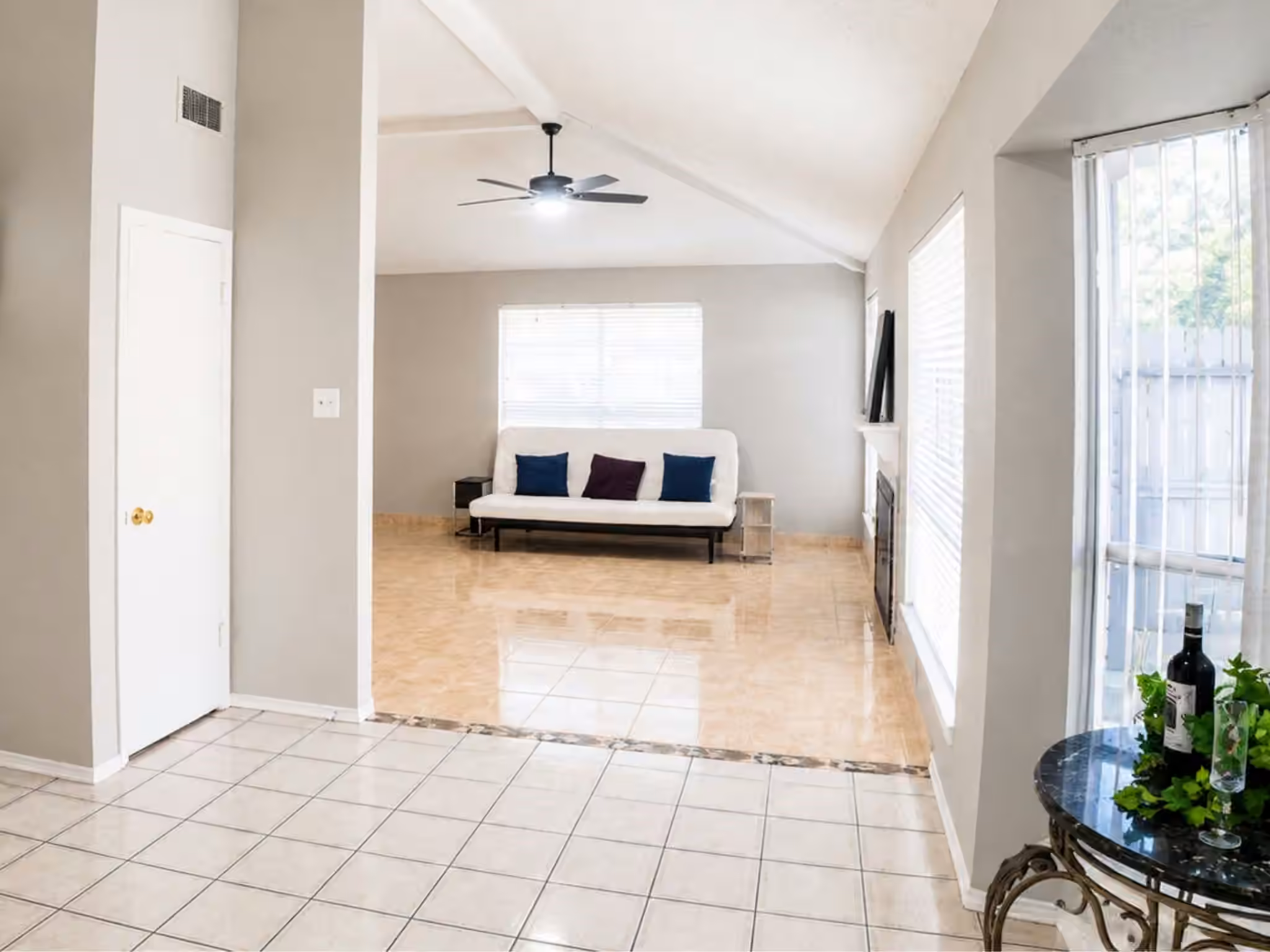 Photo 4 of 10070 Green Valley Lane, Houston, TX