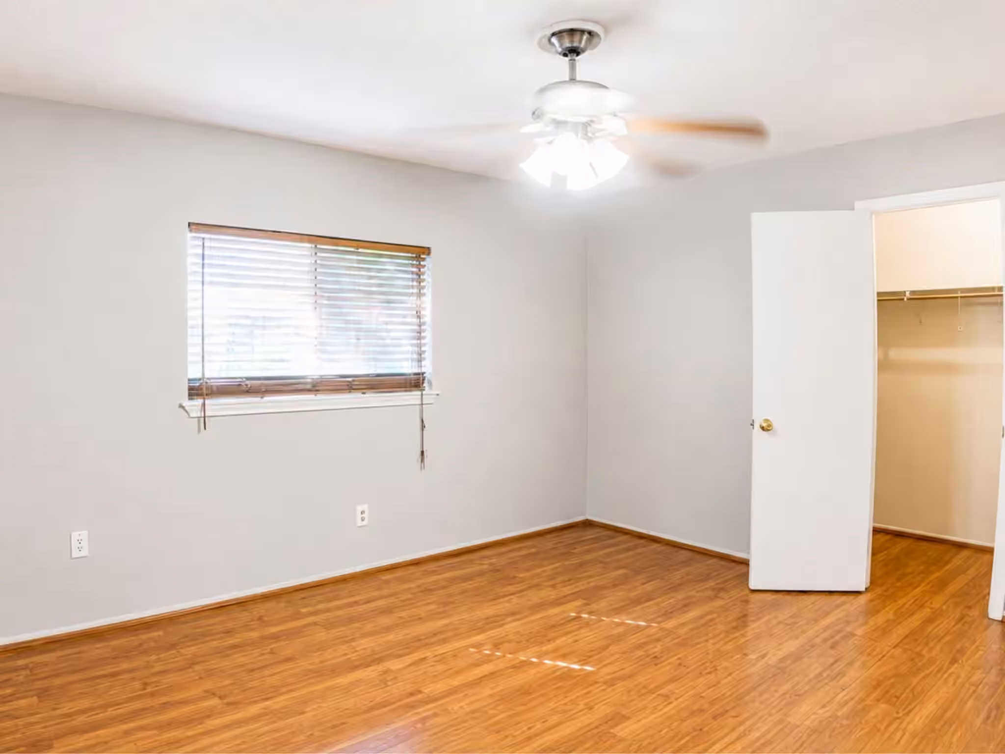 Photo 7 of 10070 Green Valley Lane, Houston, TX