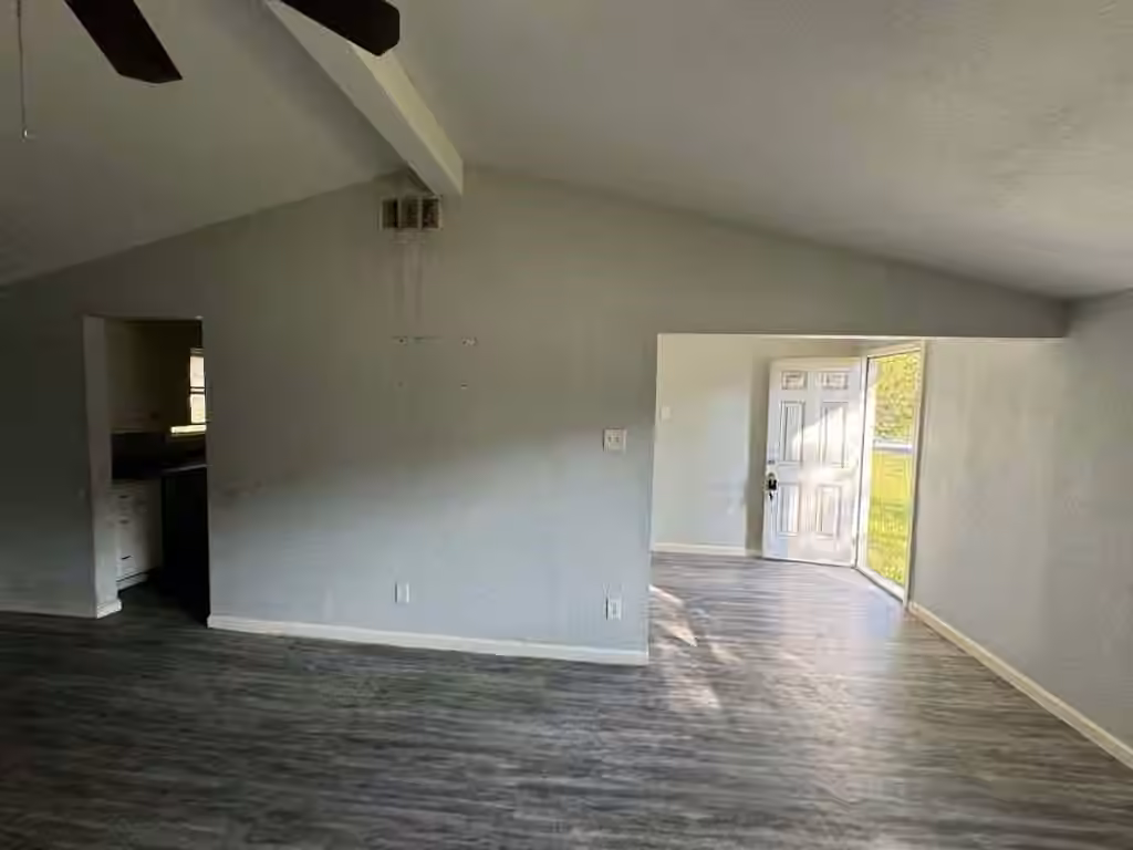 Photo 4 of 1301 Truman Street, Cleveland, TX