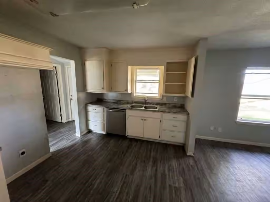 Photo 5 of 1301 Truman Street, Cleveland, TX