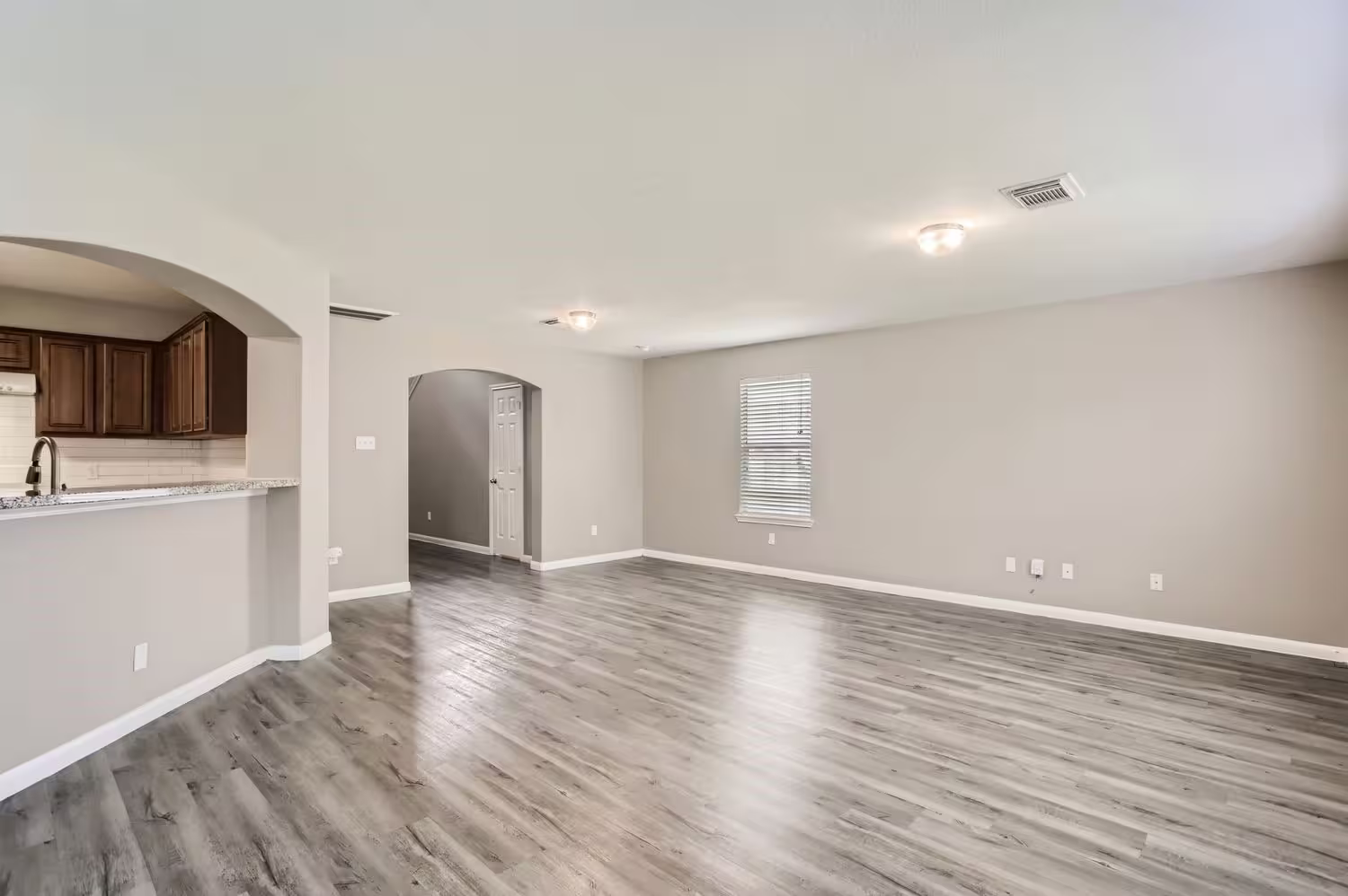 Photo 4 of 11746 Elizabeth Court, Pinehurst, TX