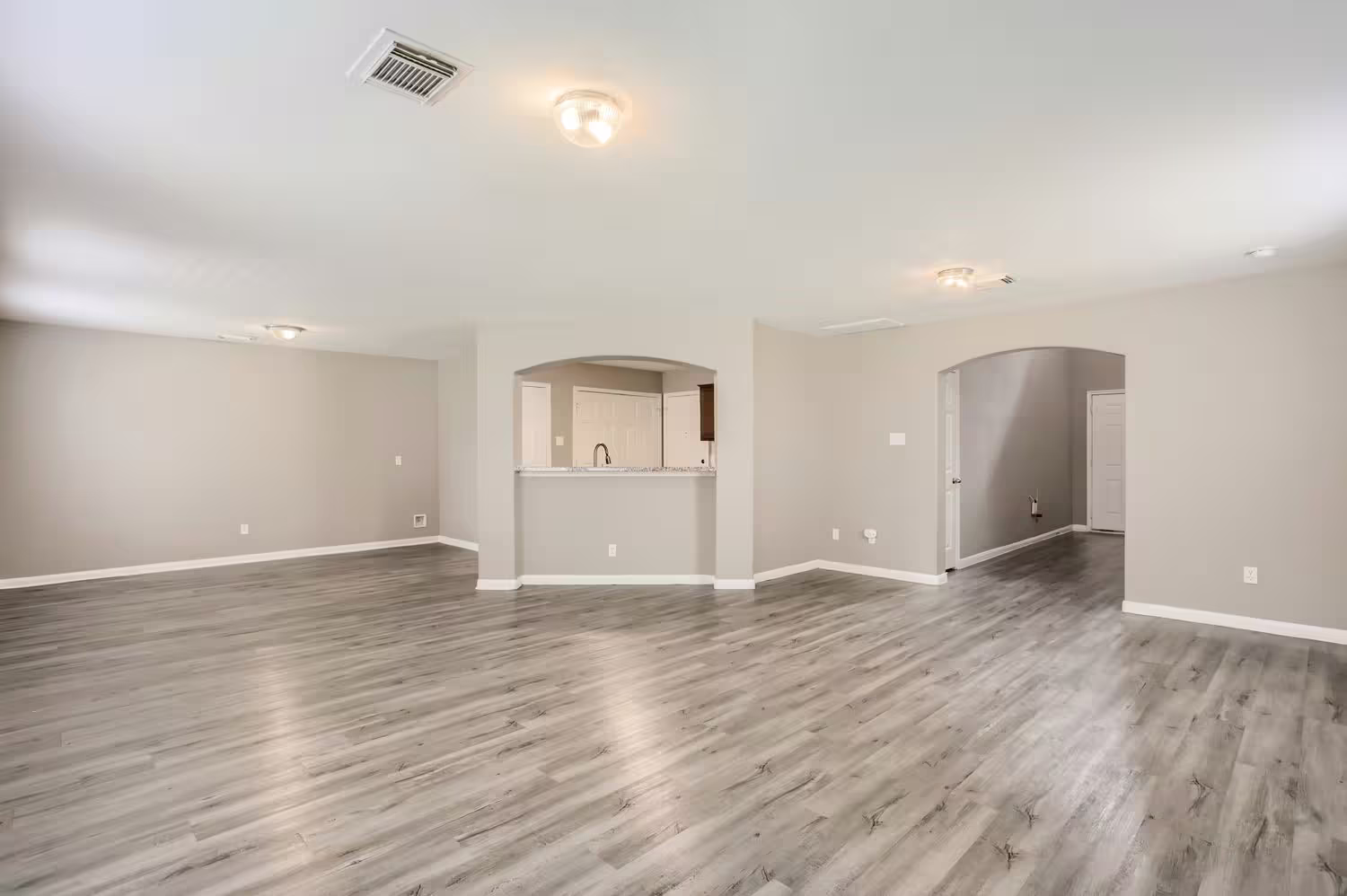 Photo 5 of 11746 Elizabeth Court, Pinehurst, TX