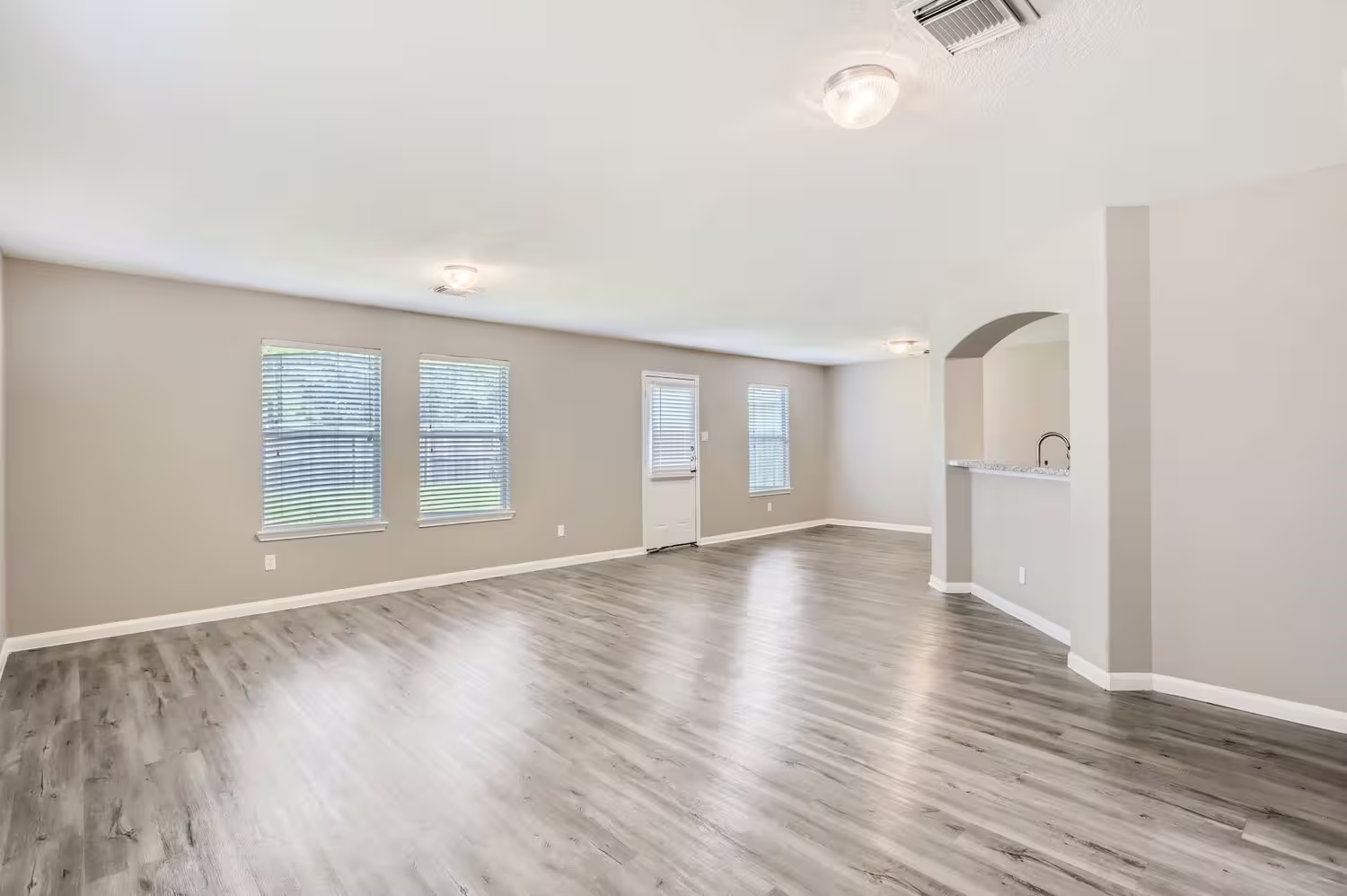 Photo 6 of 11746 Elizabeth Court, Pinehurst, TX