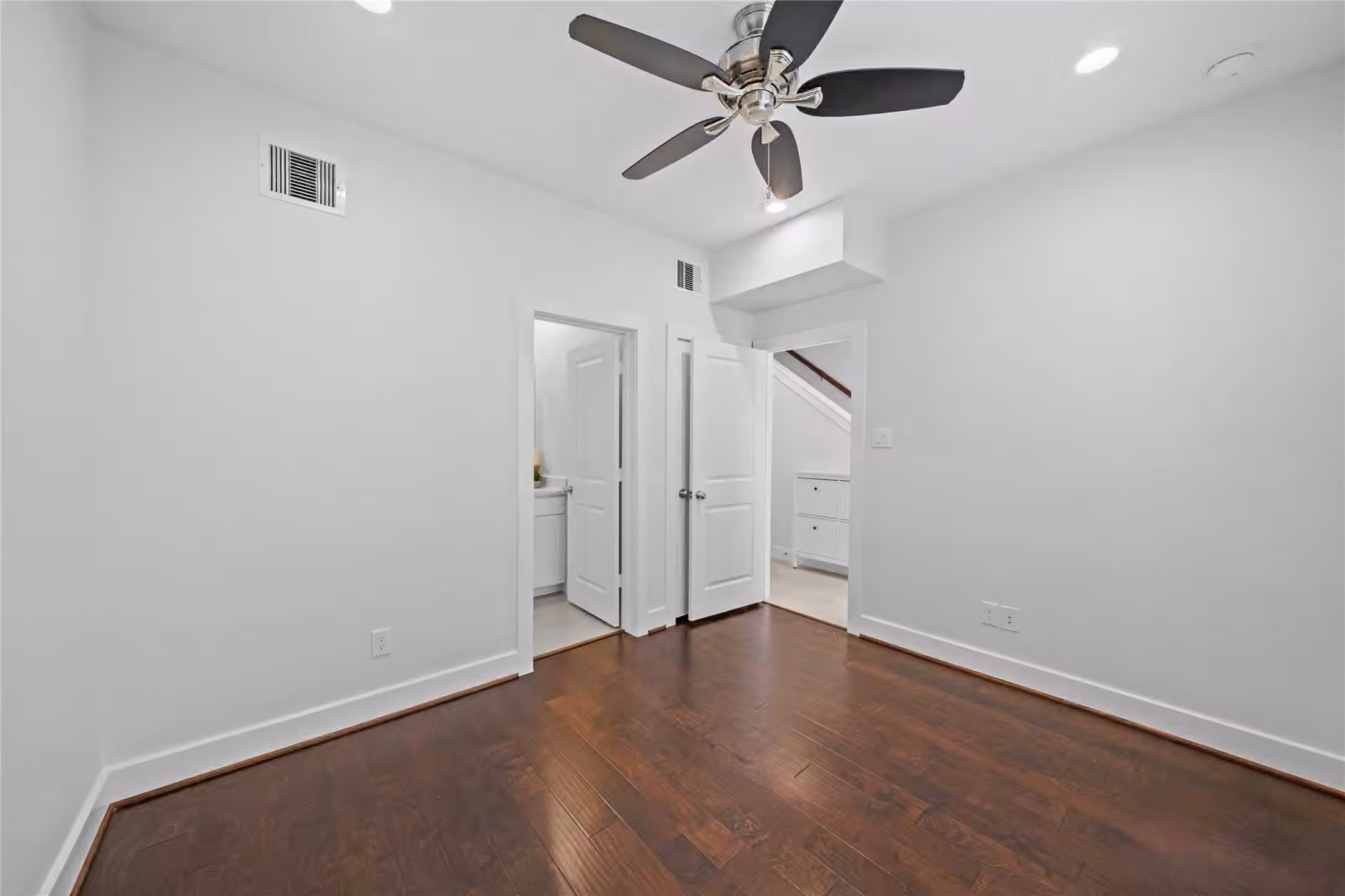 Photo 4 of 2228 Mcgowen Street, Houston, TX