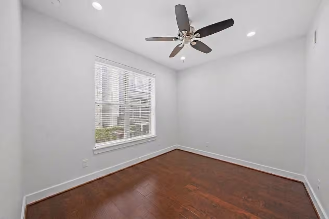 Photo 5 of 2228 Mcgowen Street, Houston, TX