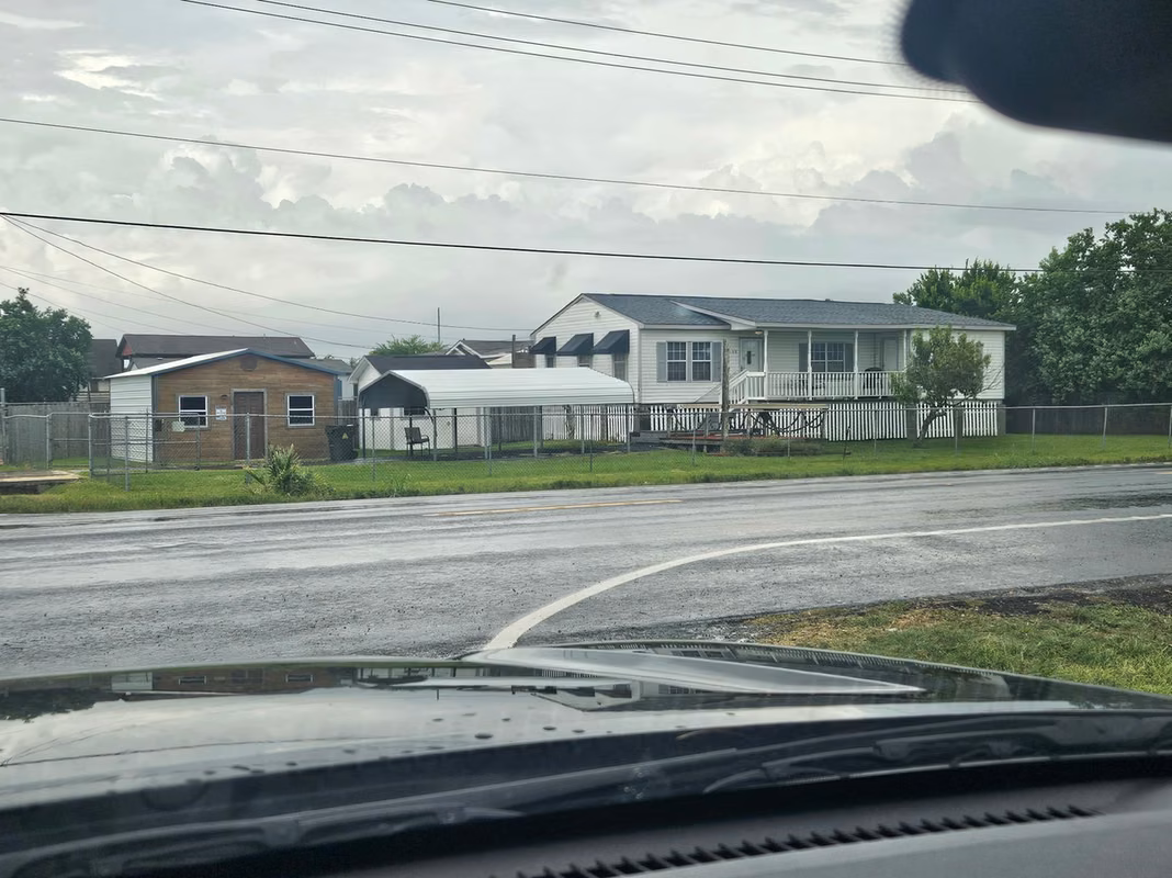 Photo of 208 13th Street, Dickinson, TX 77539