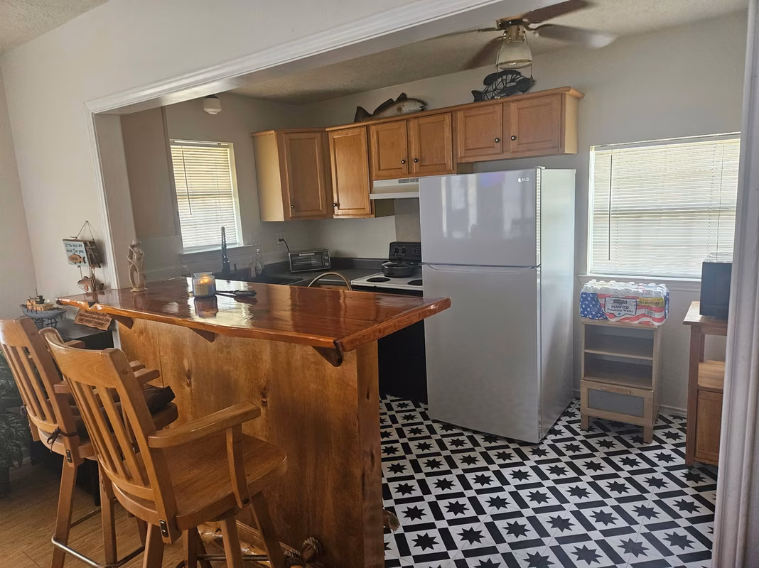 Photo 2 of 208 13th Street, Dickinson, TX