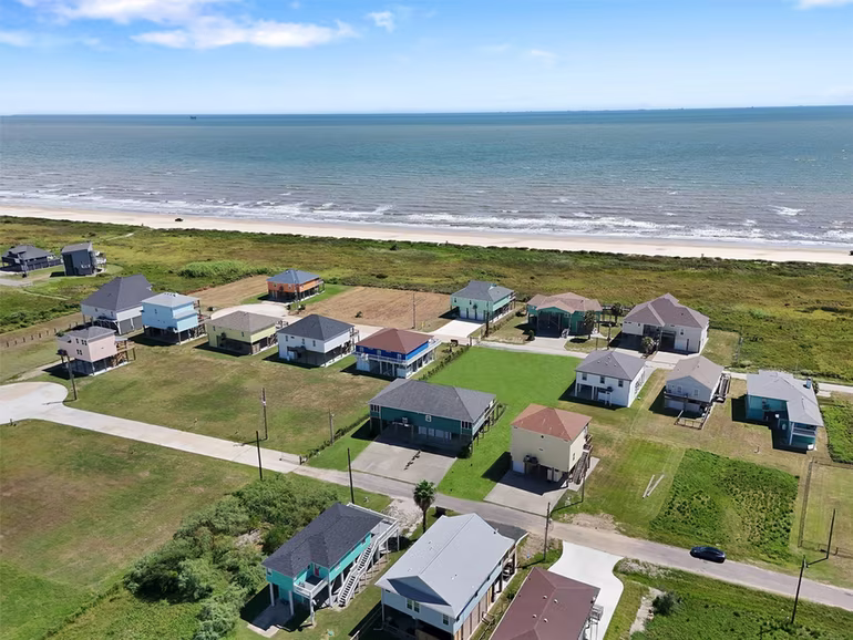 Photo 5 of 172 Ocean View Drive Drive, Crystal Beach, TX