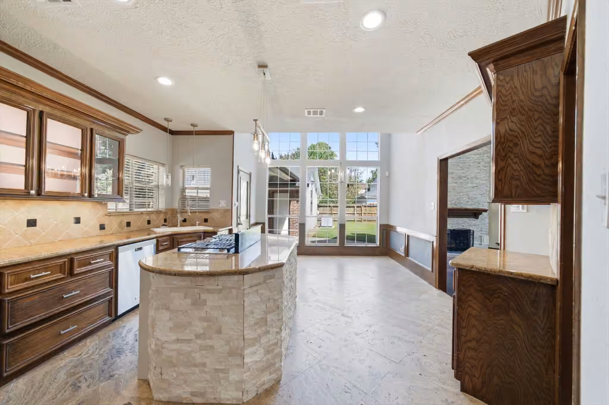 Photo 7 of 6710 Blue Hills Road, Houston, TX