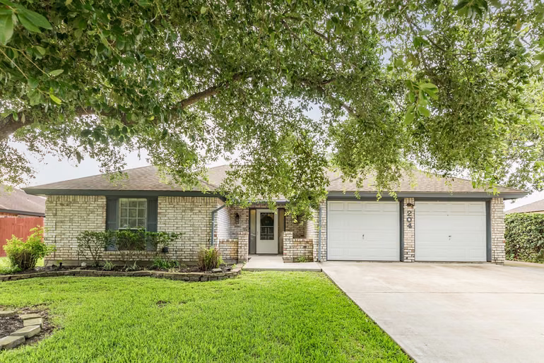 Photo of 204 Corkwood Street, Lake Jackson, TX 77566