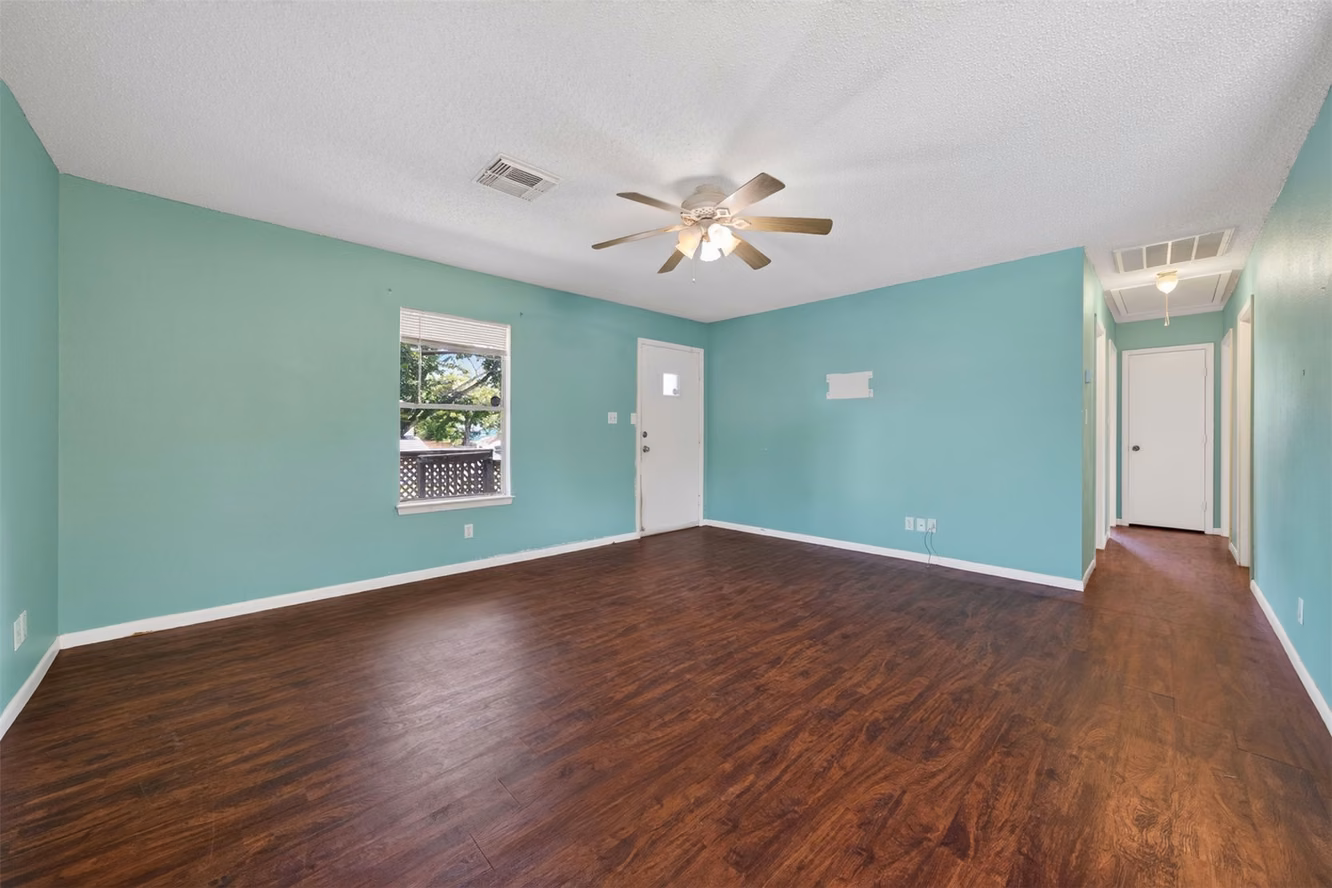 Photo 3 of 522 Oklahoma Avenue, Bacliff, TX