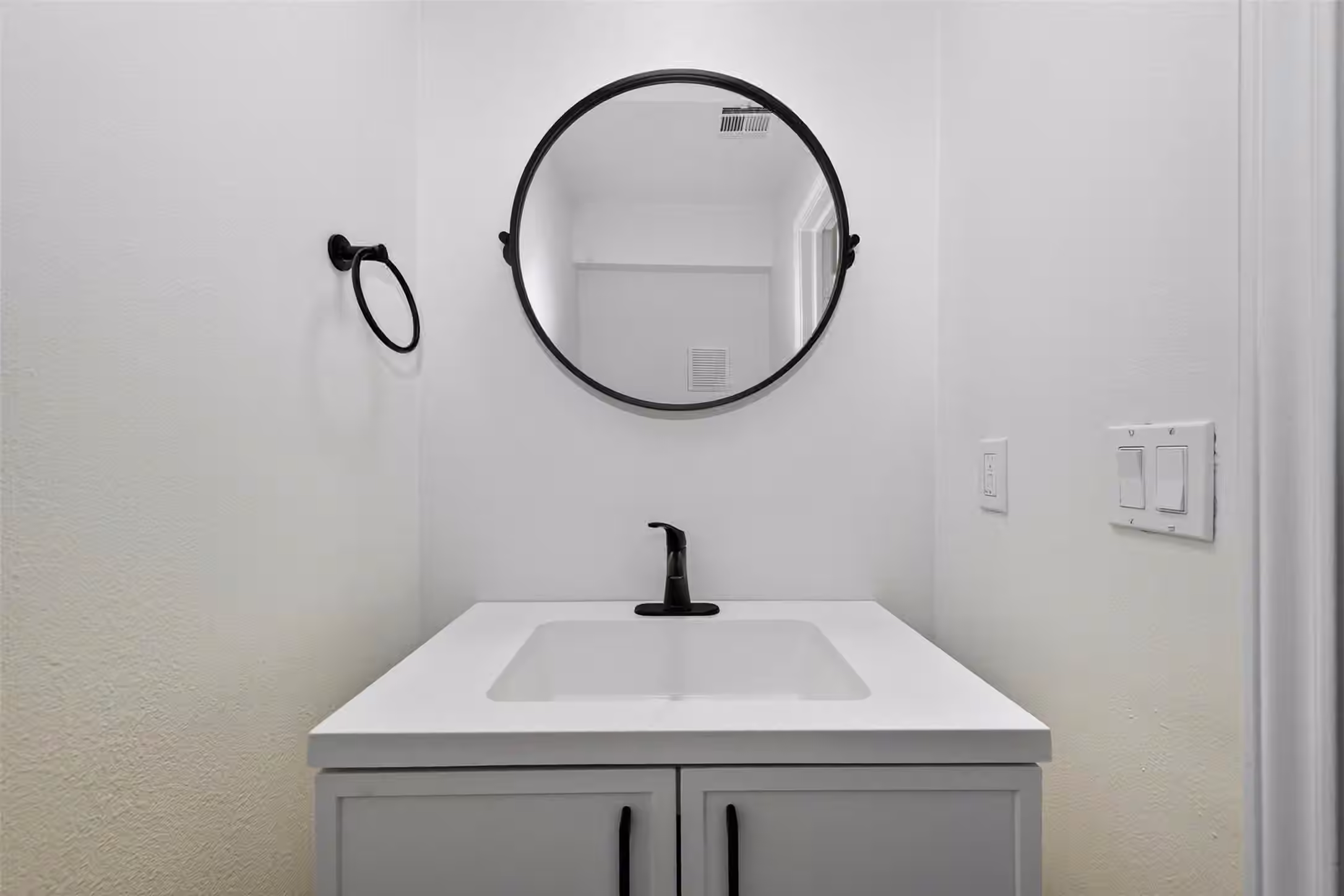 Photo 7 of 723 Worthshire Street, Houston, TX
