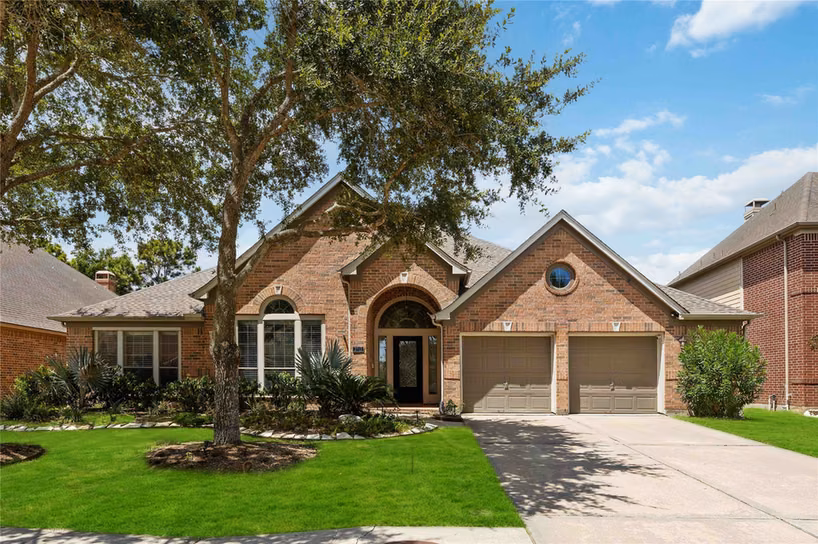 Photo 2 of 2712 Green Mountain Drive, Pearland, TX