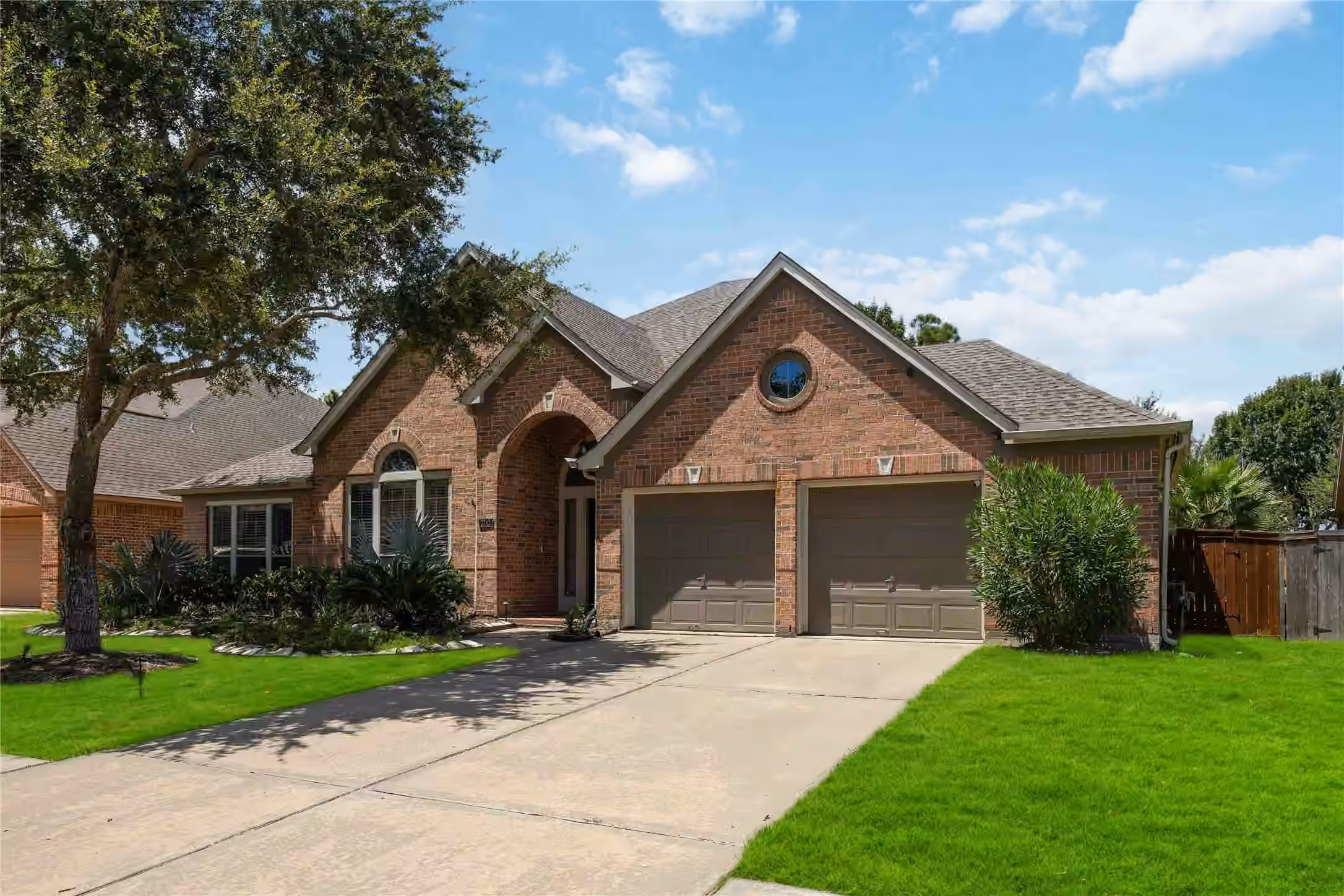 Photo 3 of 2712 Green Mountain Drive, Pearland, TX