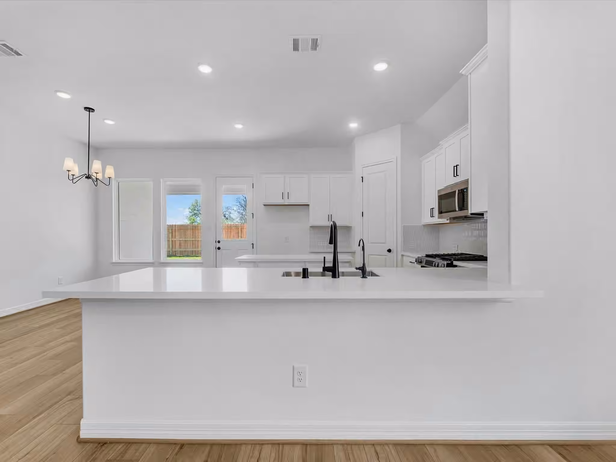 Photo 5 of 7803 Topaz Ridge Drive, Angleton, TX