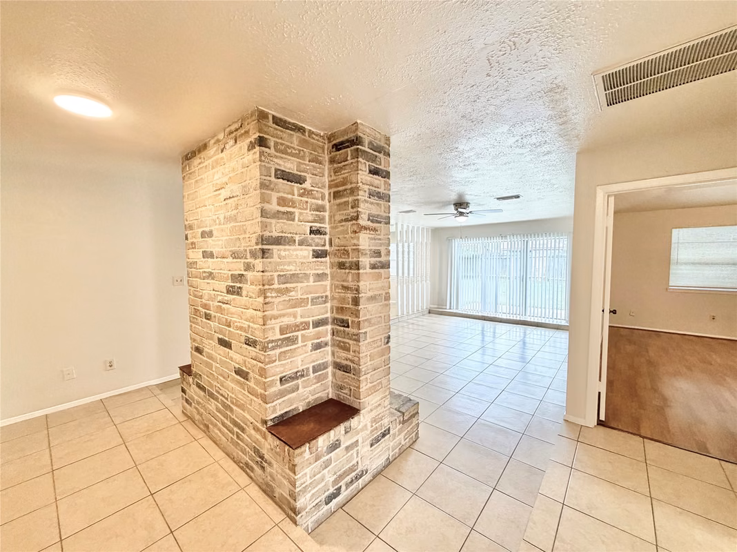 Photo 4 of 2218 Green Knoll Drive, Houston, TX