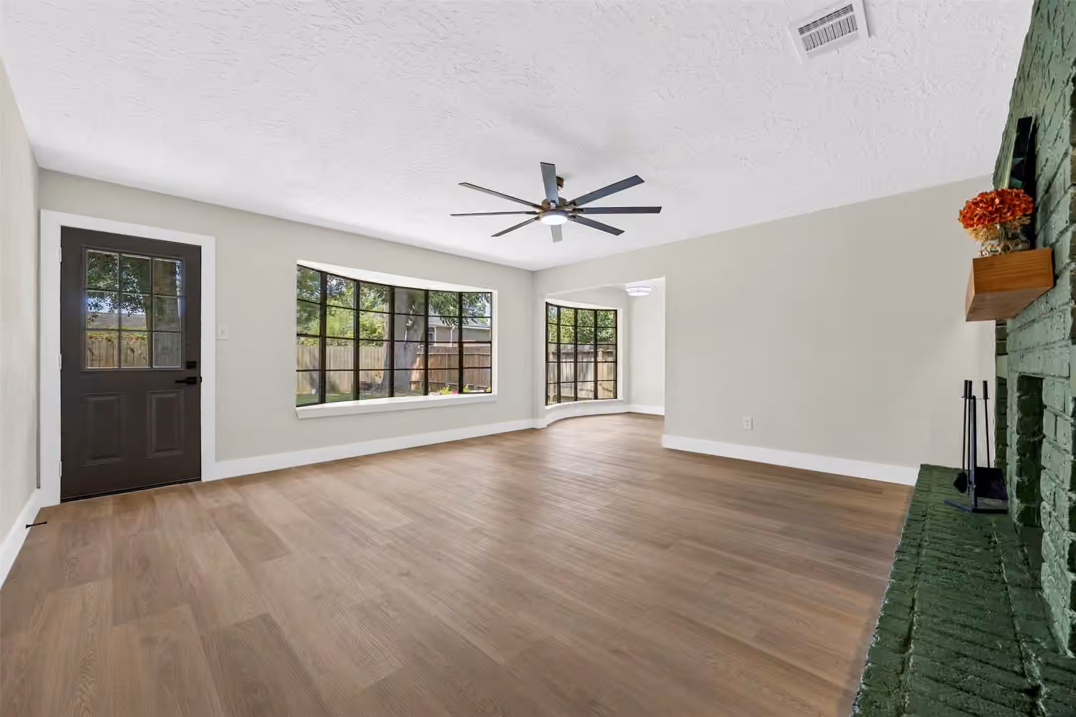 Photo 3 of 16910 David Glen Drive, Friendswood, TX