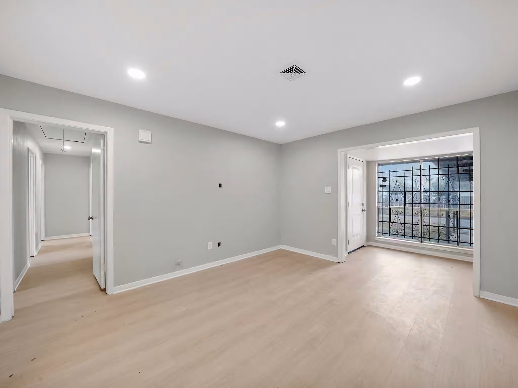 Photo 4 of 9347 Clearway Drive, Houston, TX