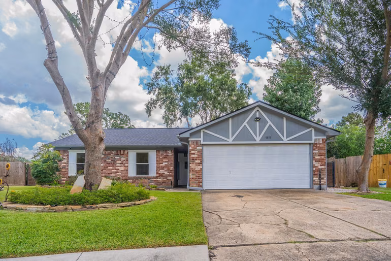 Photo of 9818 Toucan Lane, Conroe, TX 77385