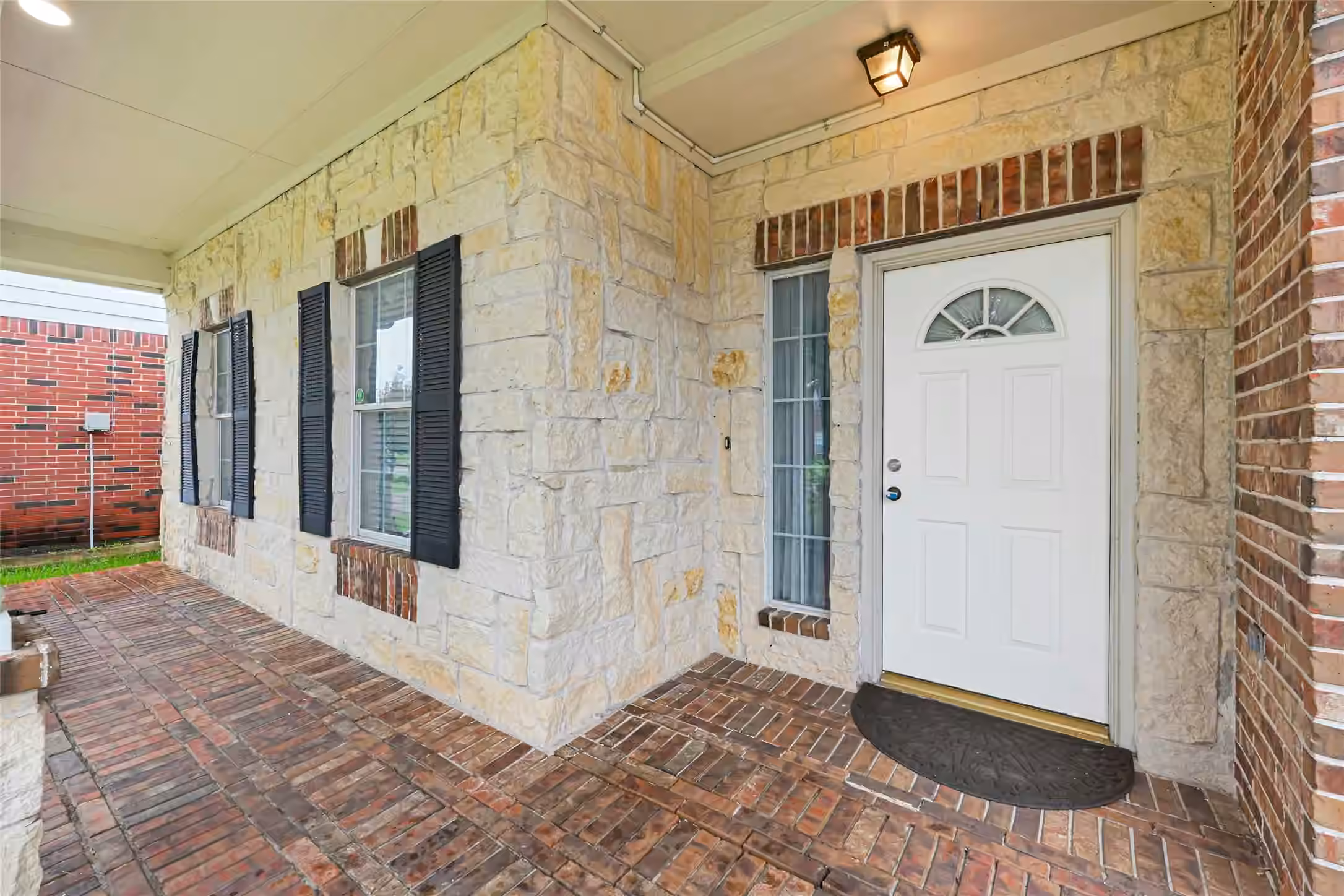 Photo 2 of 8927 Heron Nest Drive, Houston, TX