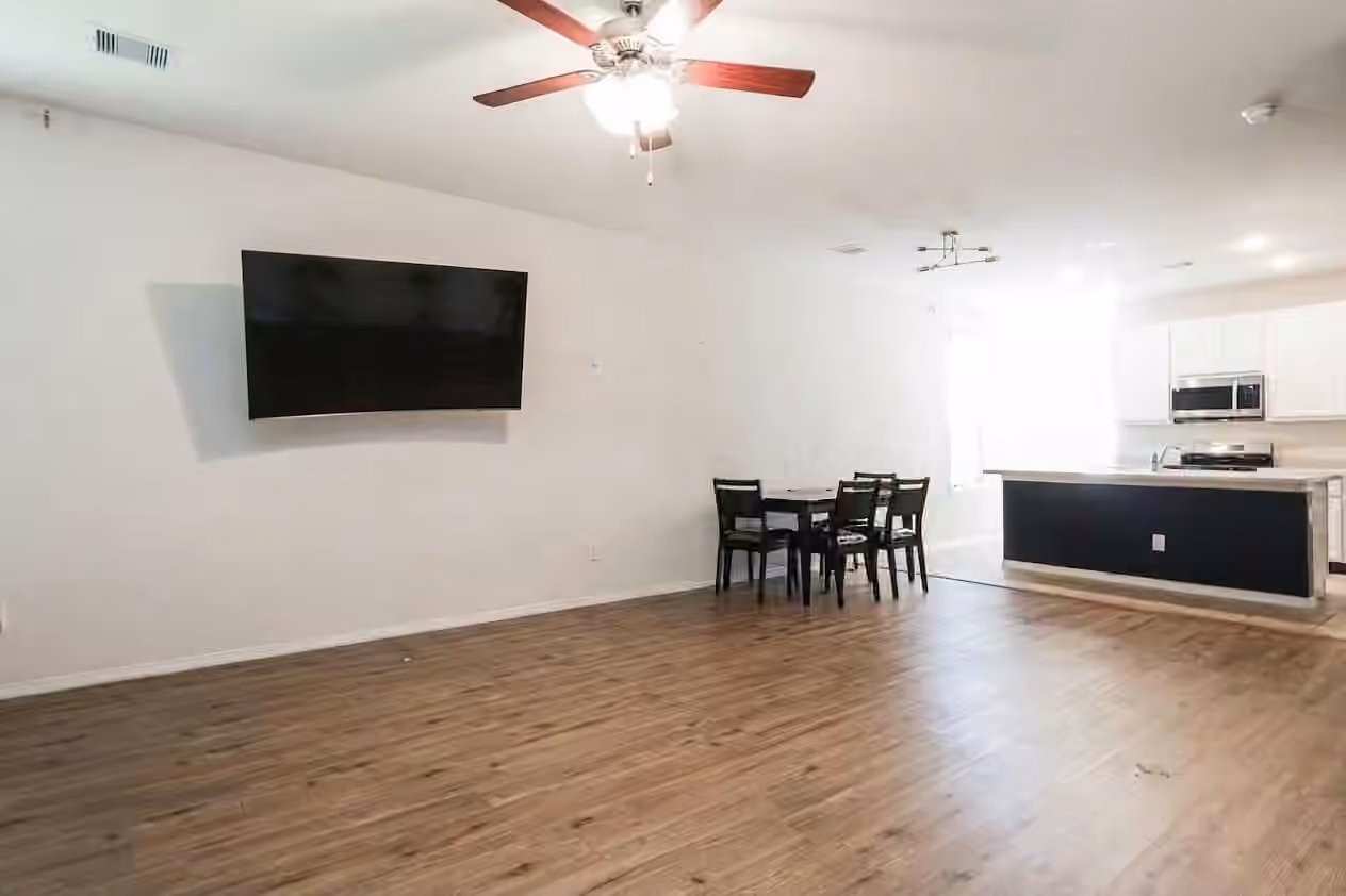 Photo 5 of 10010 Yanet Grove Lane, Houston, TX