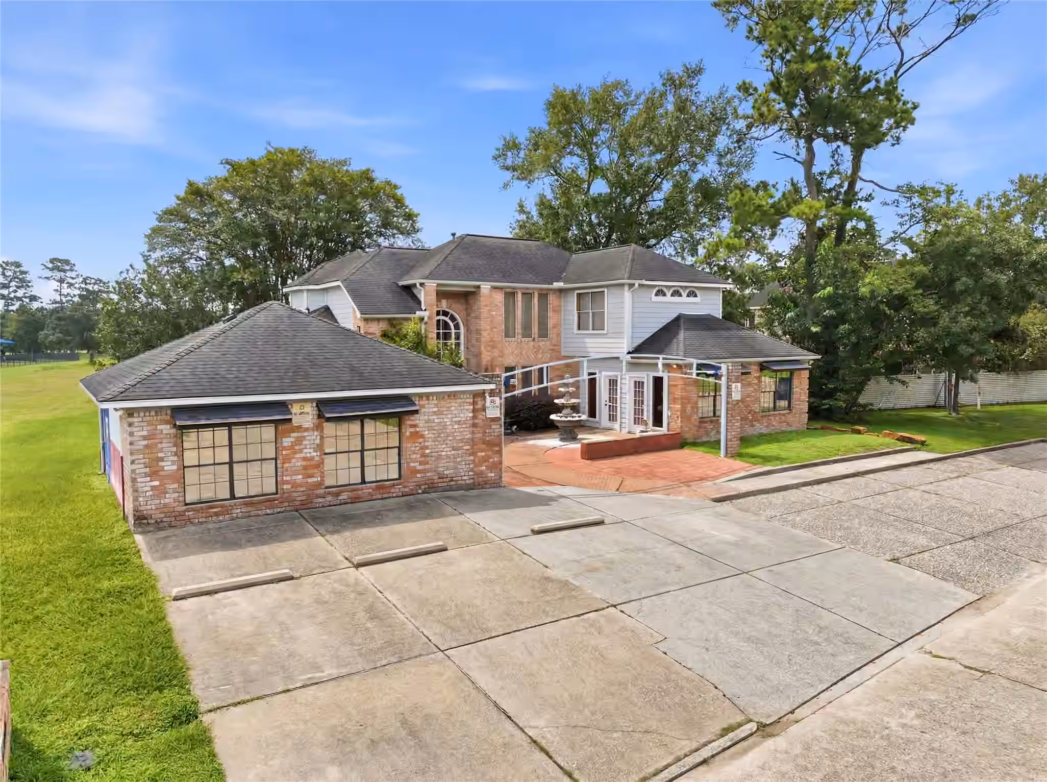 Photo 3 of 13700 Lakewood Forest Drive, Houston, TX