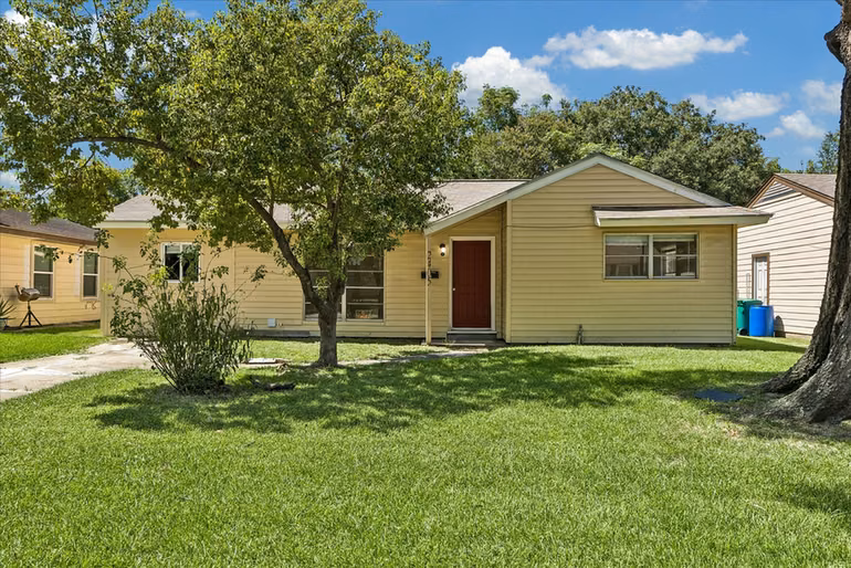 Photo of 2405 Pomona Drive, Houston, TX