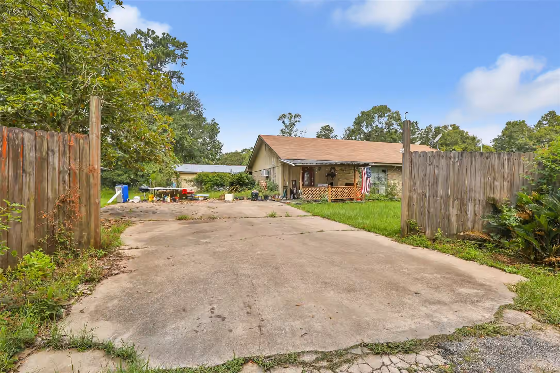 Photo of 157 County Road 3252, Cleveland, TX 77327