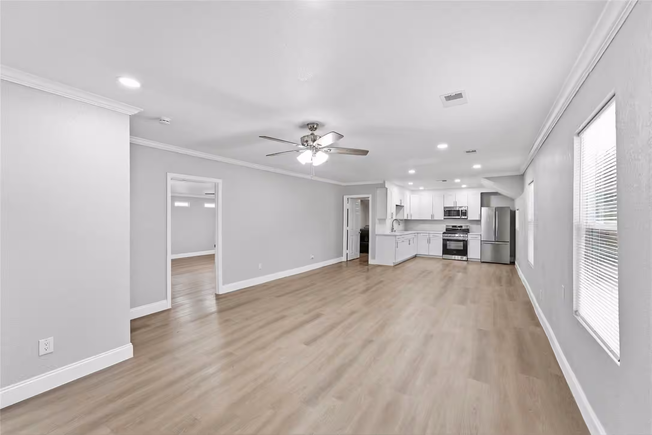 Photo 5 of 912 Seymour Street, Pasadena, TX