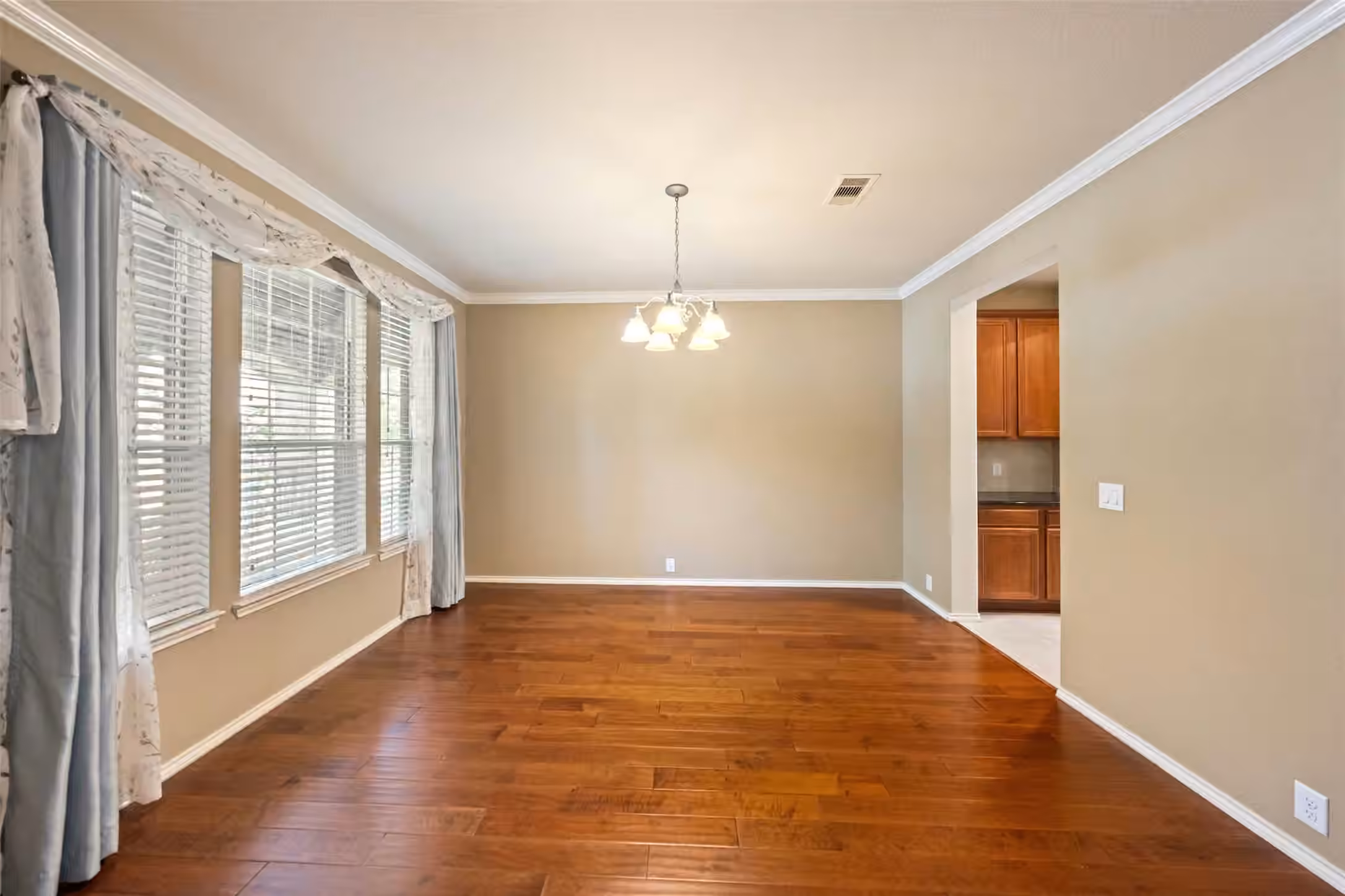 Photo 7 of 10014 Forrester Trail, Katy, TX
