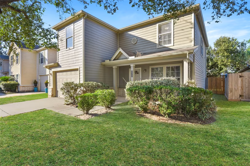 Photo 2 of 822 Grand Plains Drive, Houston, TX
