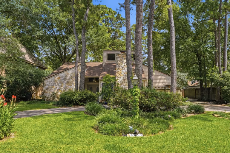 Photo 2 of 6611 Rippling Hollow Drive, Spring, TX
