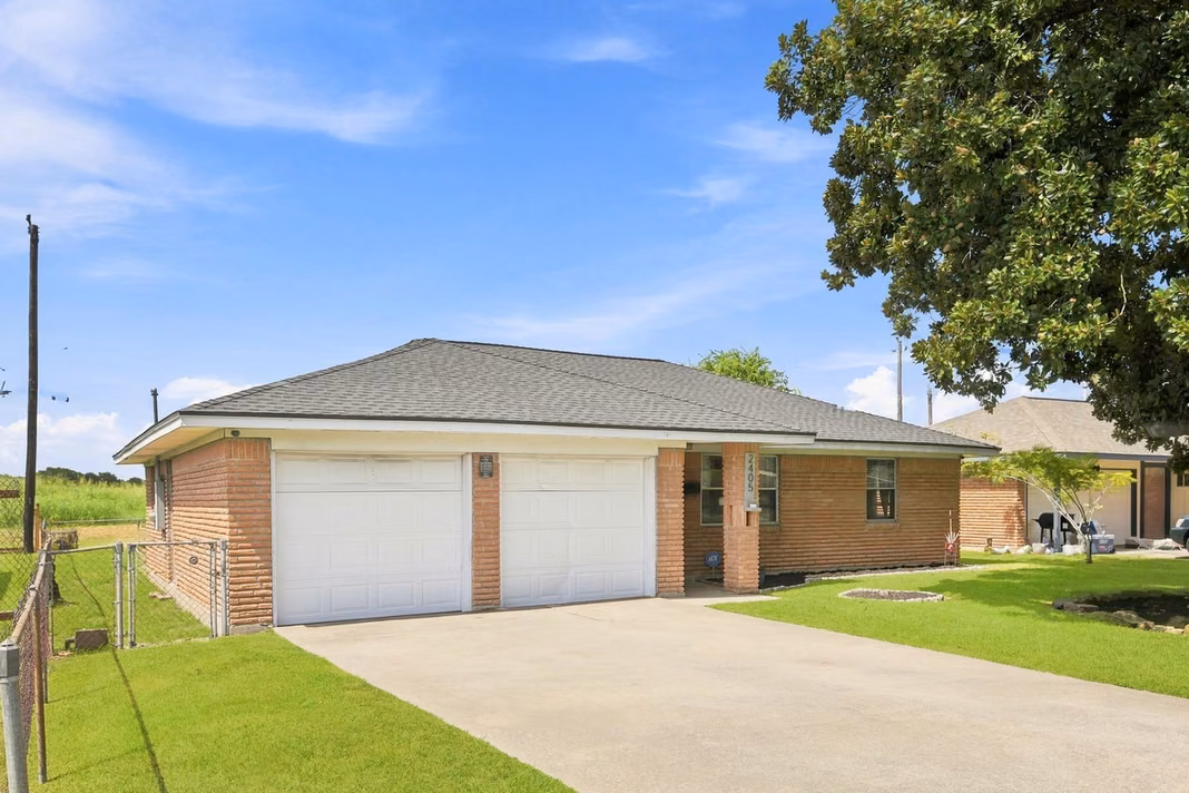 Photo 2 of 2405 Hillshire Drive, Deer Park, TX