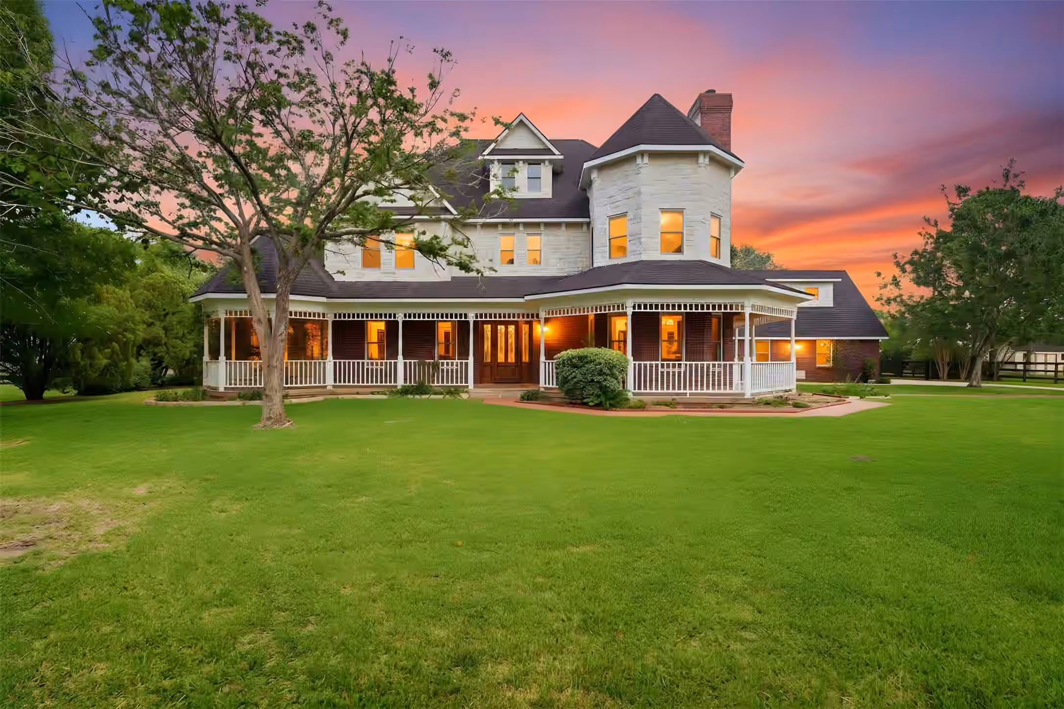 Photo of 1301 W Viejo Drive, Friendswood, TX 77546