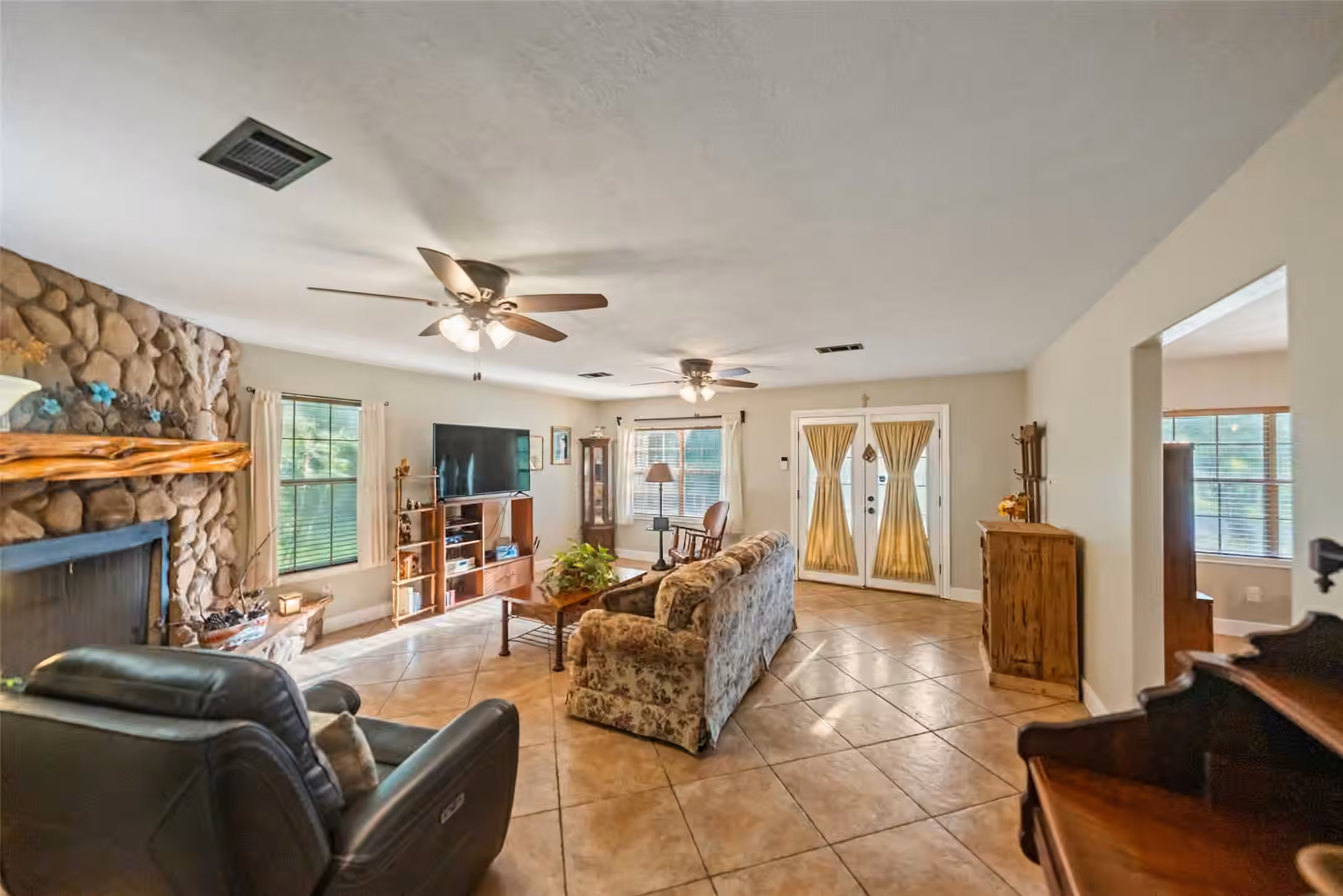 Photo 5 of 14828 County Road 304, Navasota, TX
