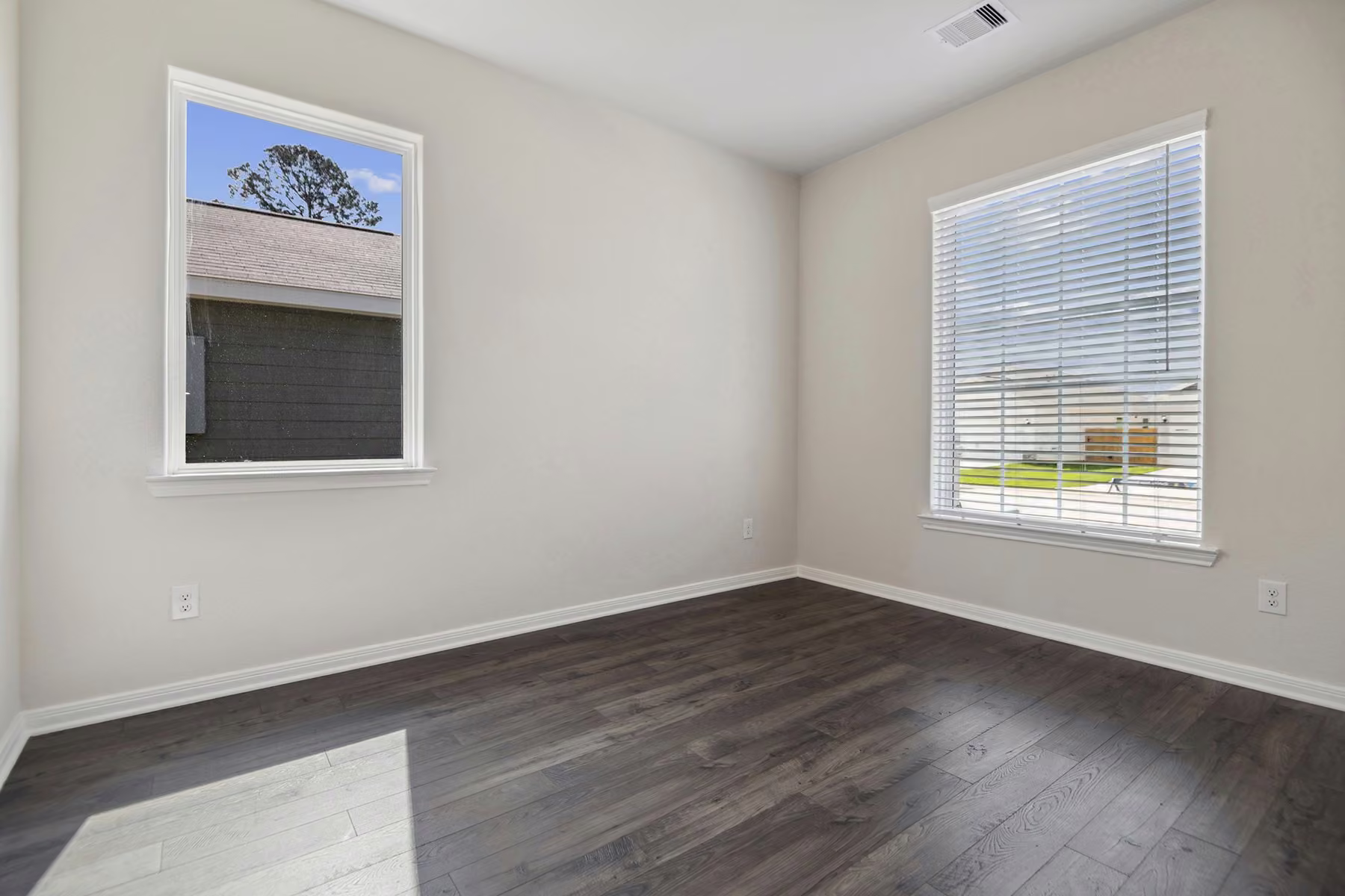 Photo 4 of 16414 Blossom Grove Drive, Conroe, TX
