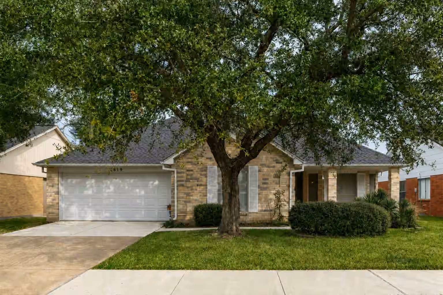 Photo of 2819 S Peach Hollow Circle, Pearland, TX 77584